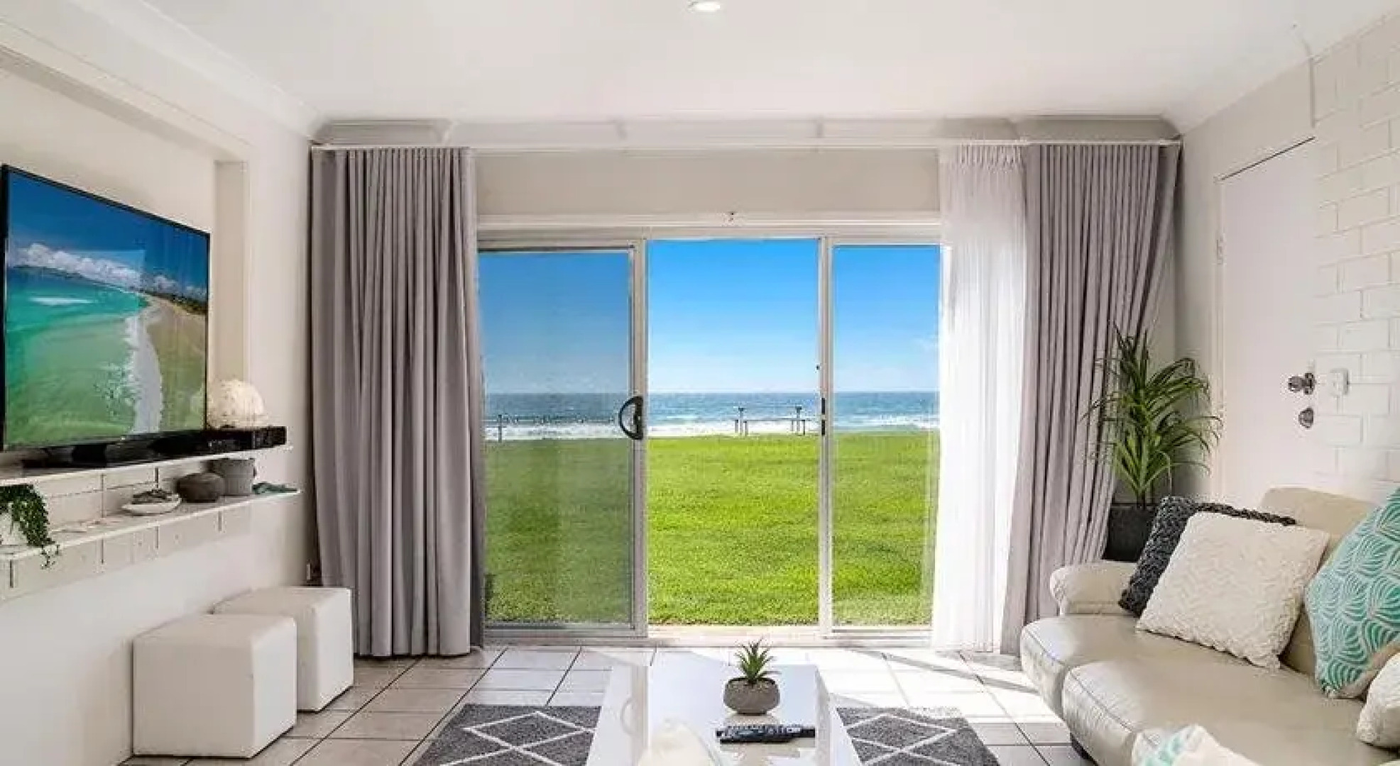Absolute Beachfront Apartments Lennox Head