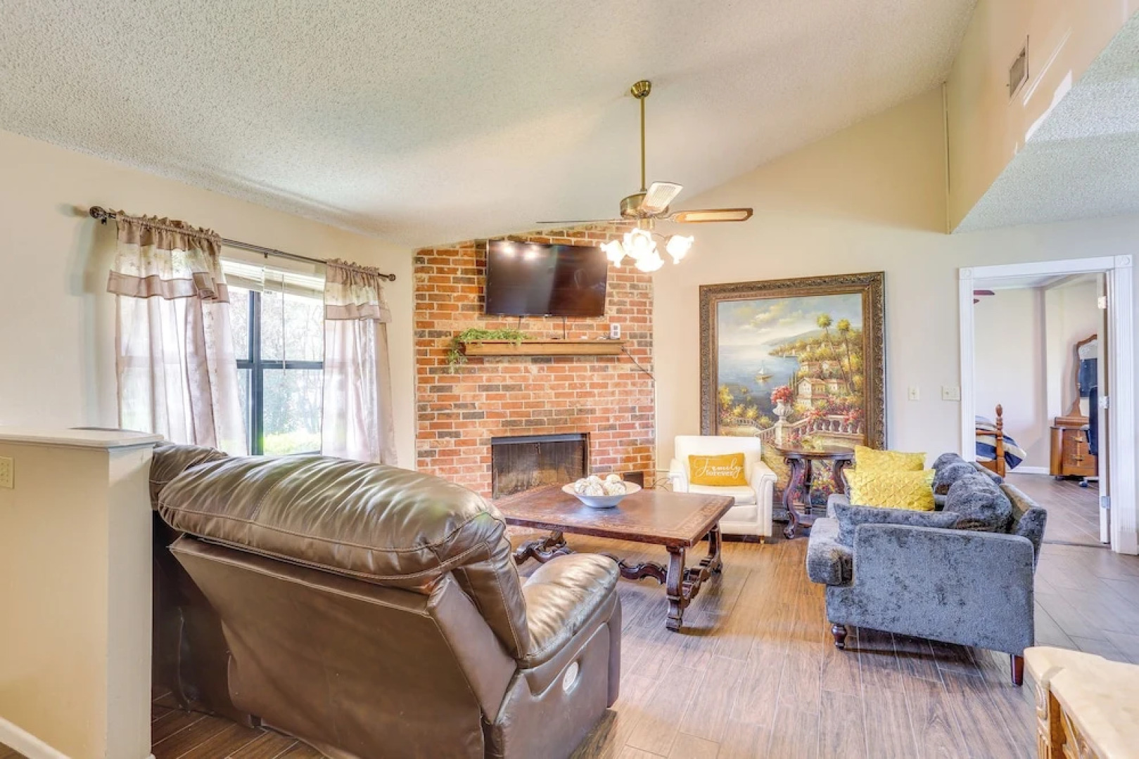 6 Mi to Ellen Trout Zoo: Family Home w/ Yard!