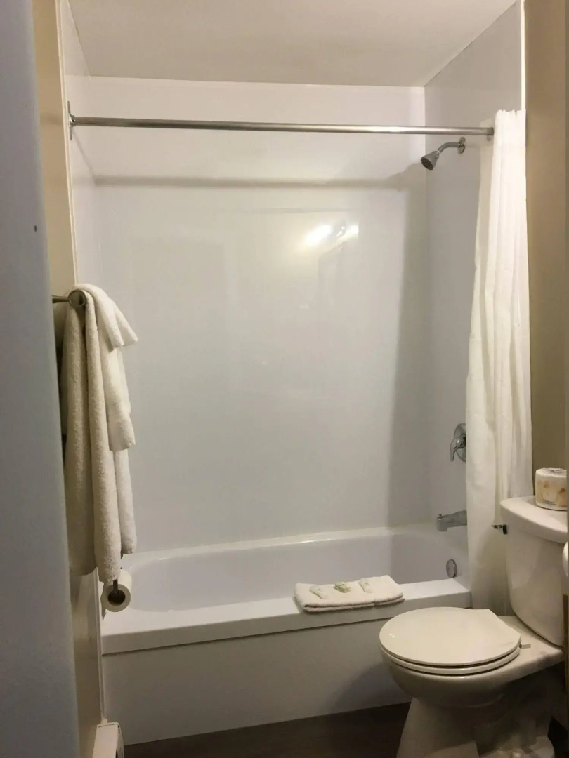 Royalty Maples Motel & Cottages