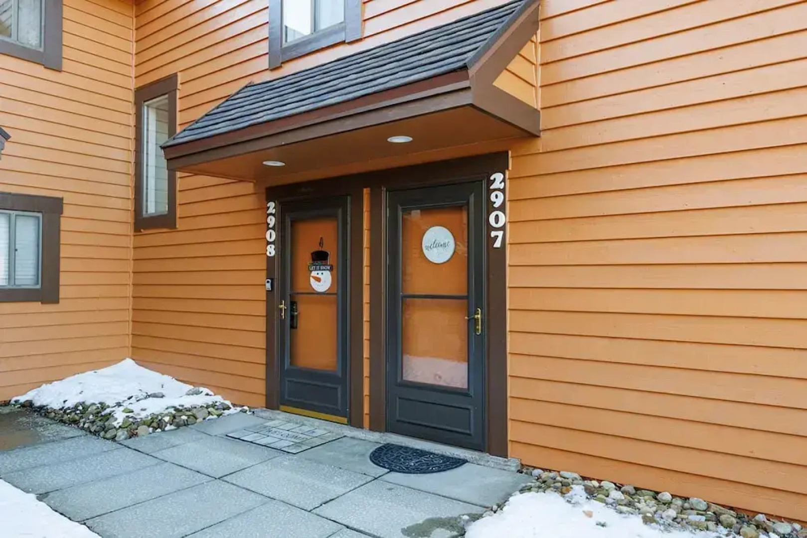 Swiss Mountain 1 Bedroom - Premier Unit with Patio by RedAwning