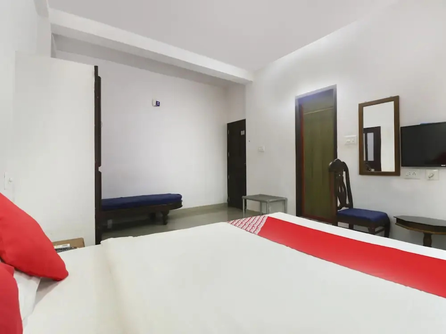 OYO 61270 313s Royal Suites