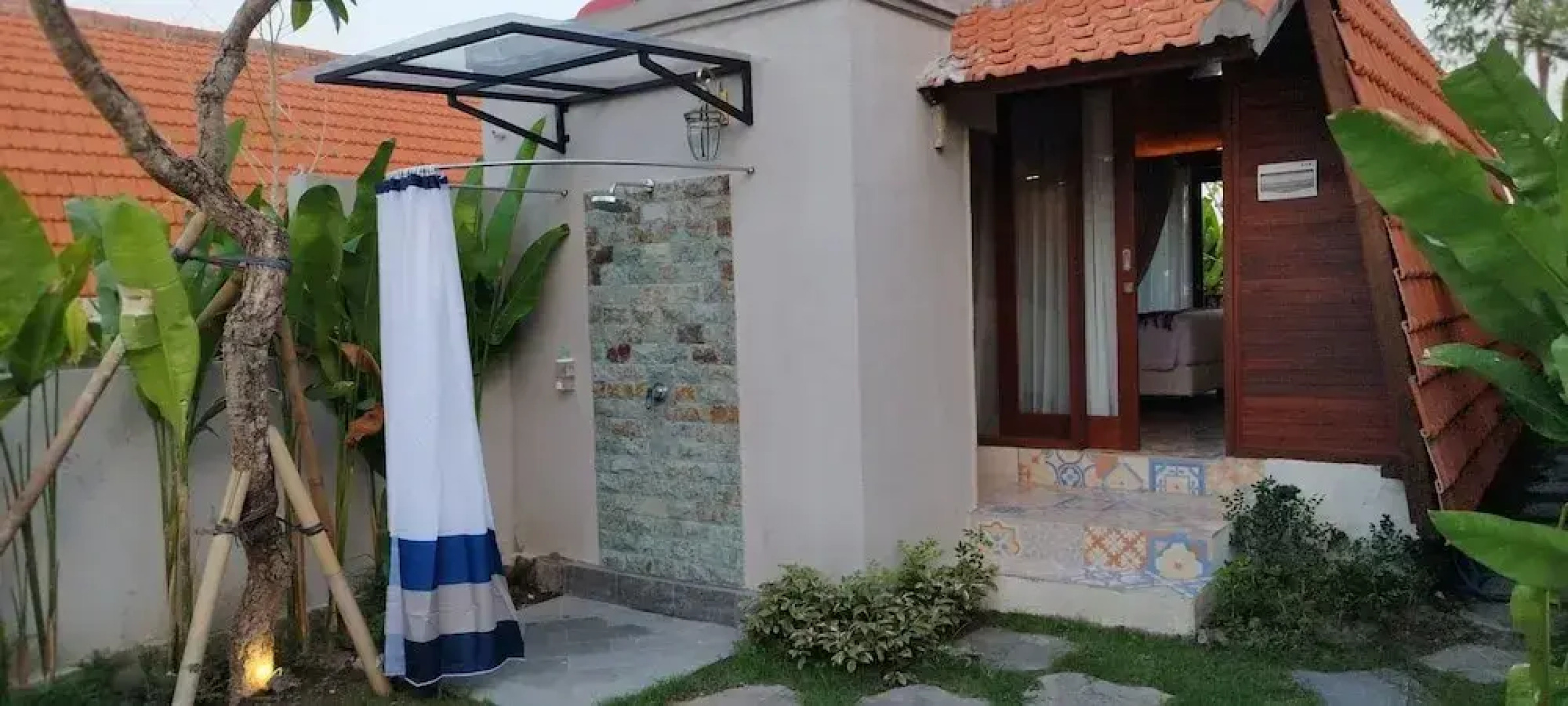 Room-love Without Boundaries Num9759