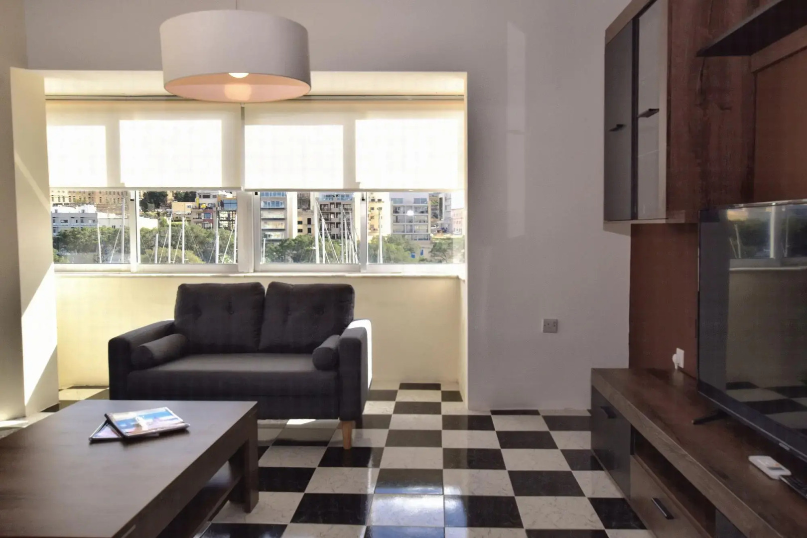2 Bedroom, Bright & Central Top Floor Apartment - 5