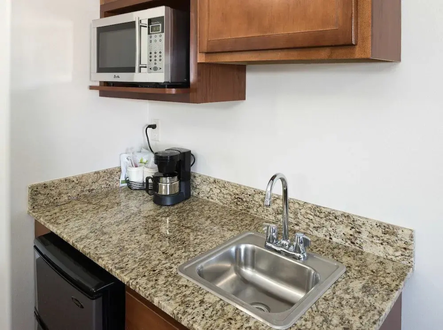 Landmark Inn and Suites