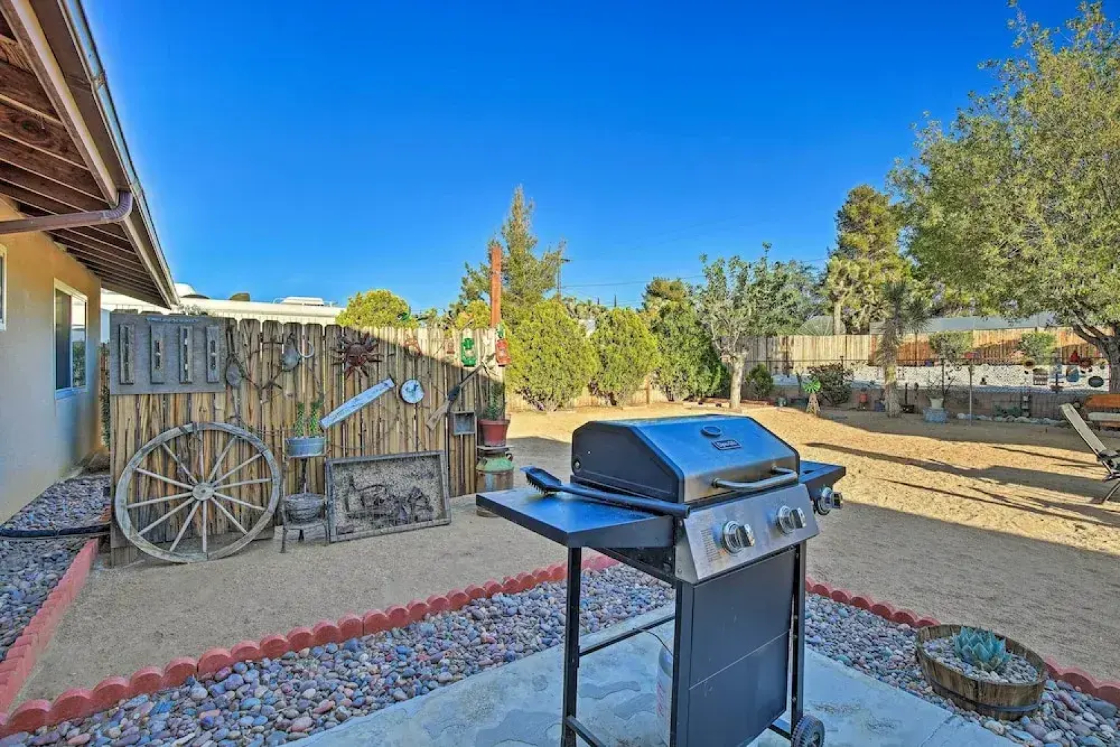 Charming Home, 8 Mi to Joshua Tree Natl Park