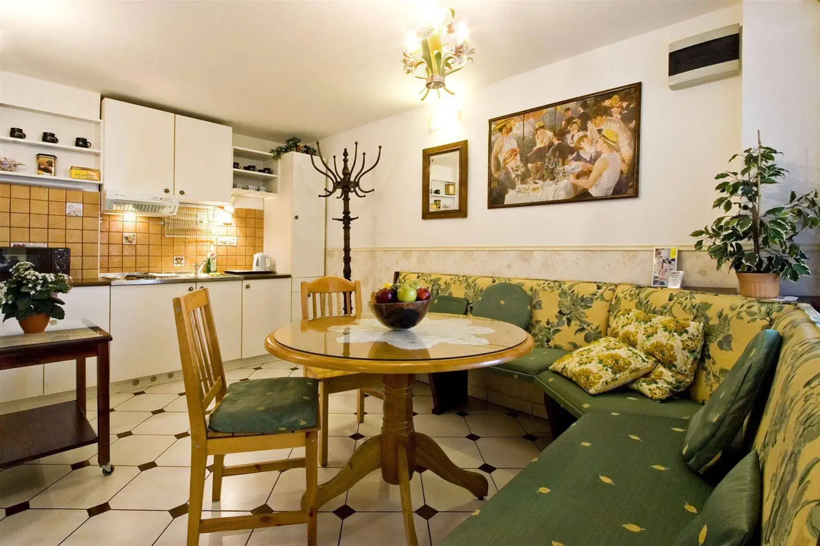 Alice Apartment House