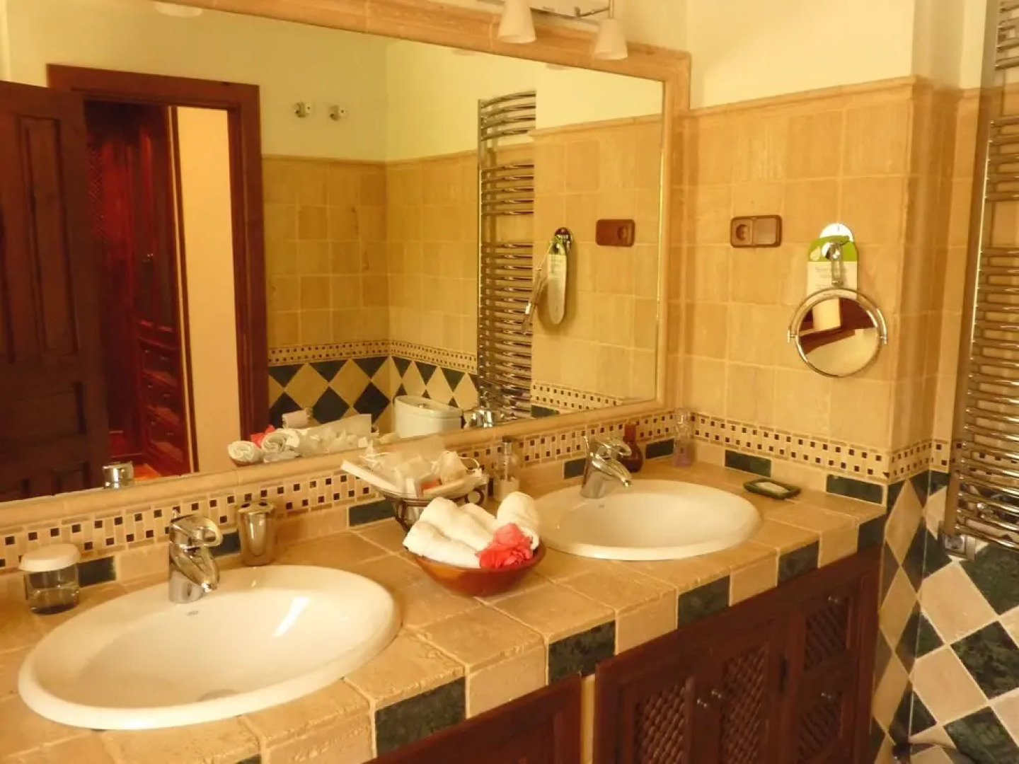 Luxury Villa with Great Mountain Views, Pool, Sauna, Jacuzzi And Padel Court