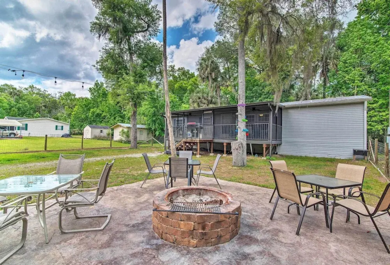 Homosassa House w/ Fire Pit < 2 Miles to River!