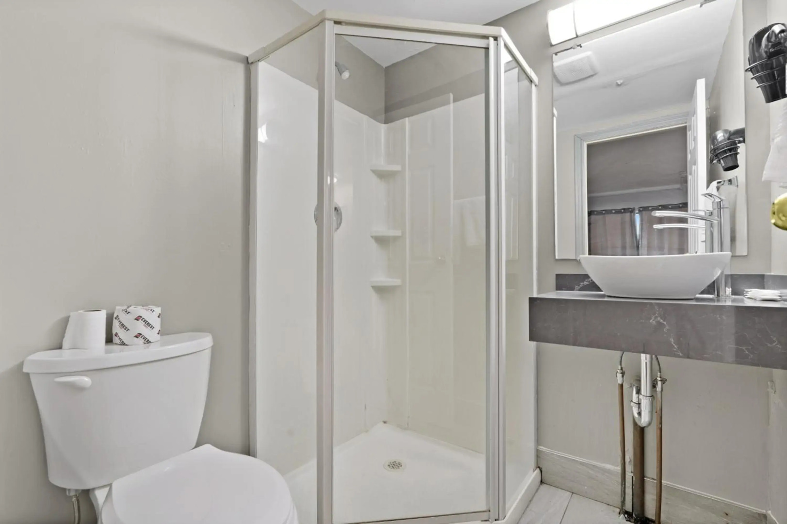 Niagara Lodge & Suites