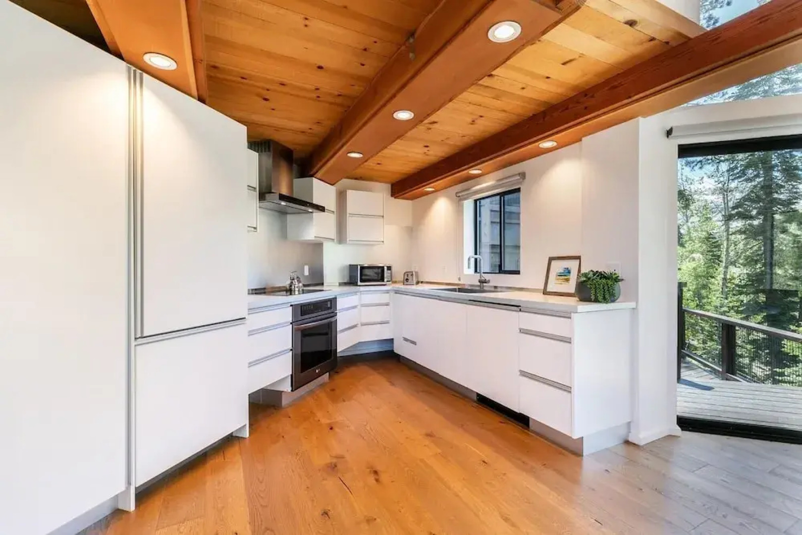 European-style Trapper Mc Nutt Private Home 5 Bedrooms 4 Bathrooms Hom