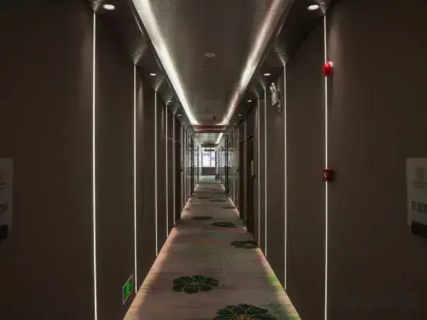 Huameishi Hotel (Ganzi County Litang)