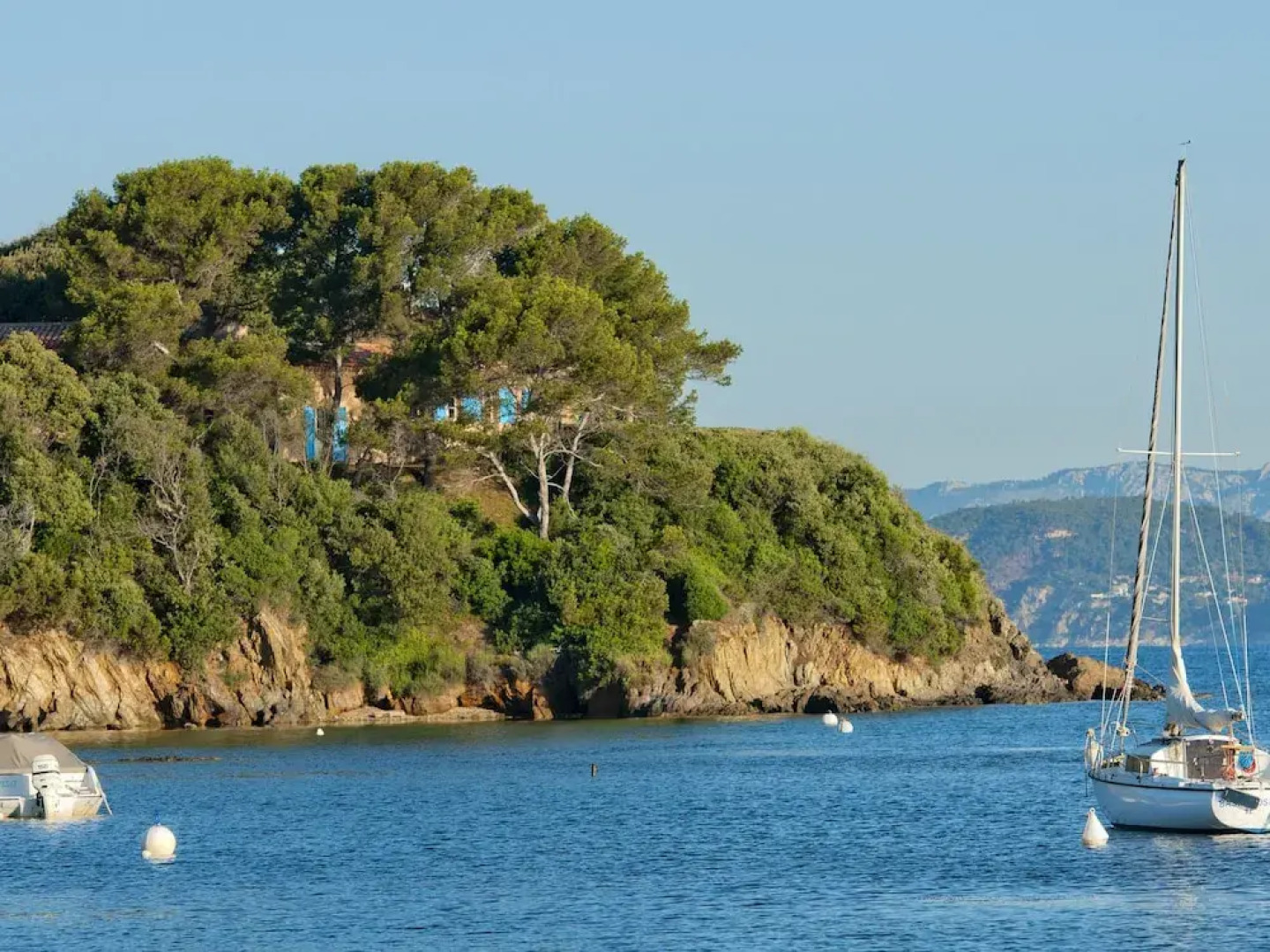 Mediterranean Apartment on the Gorgeous Peninsula of Giens