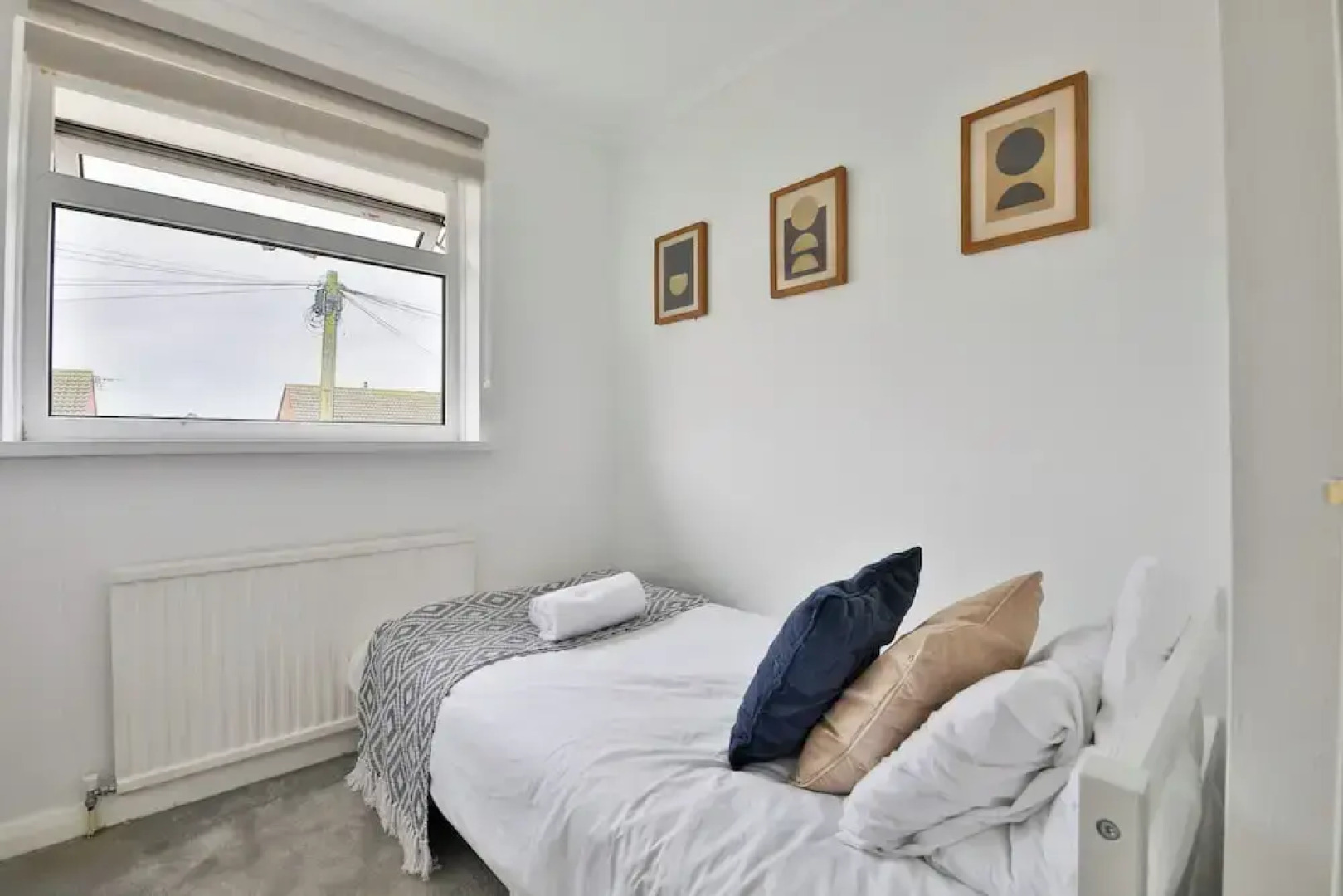 3 Bed House with Private Parking