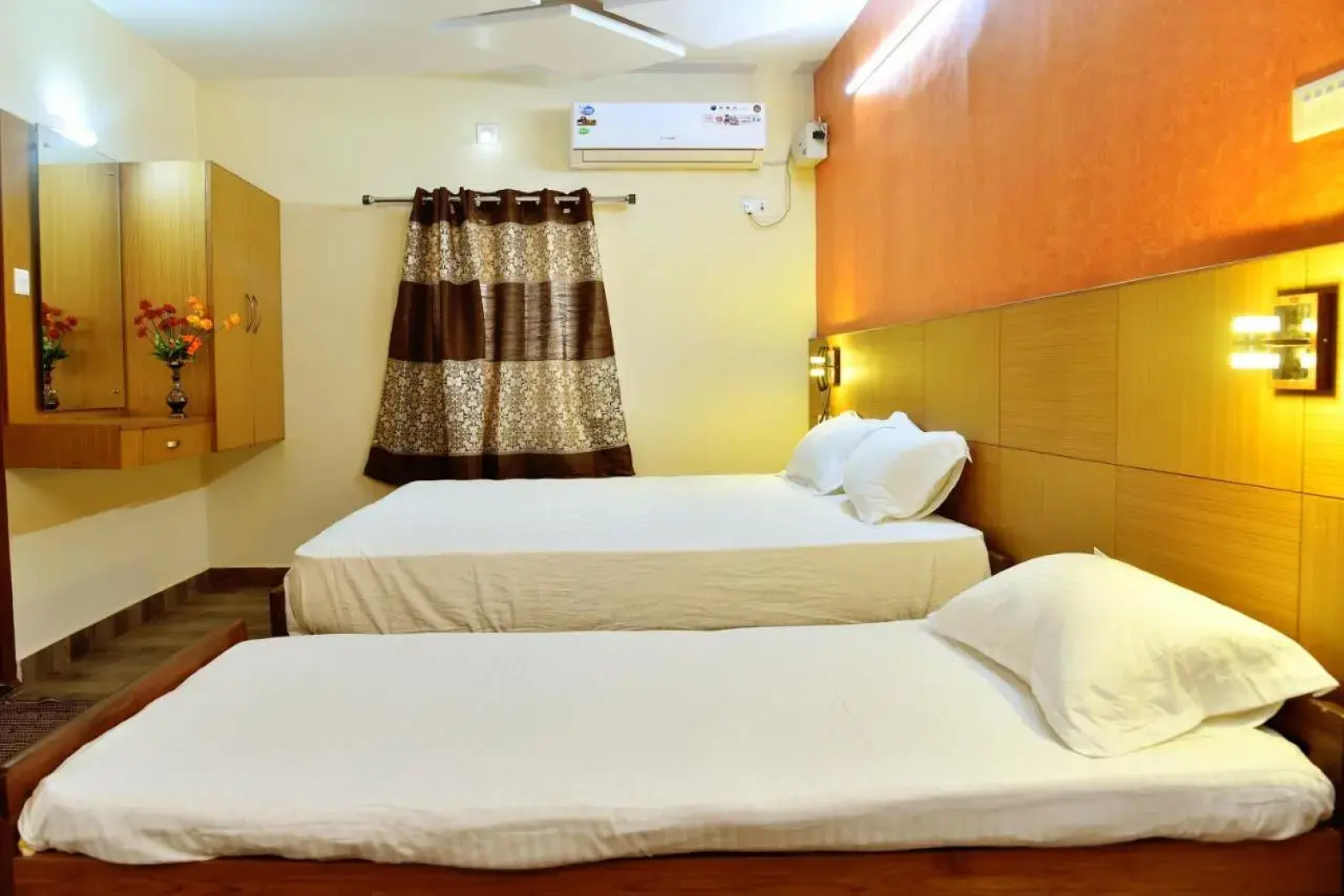 Hotel Parvathi International