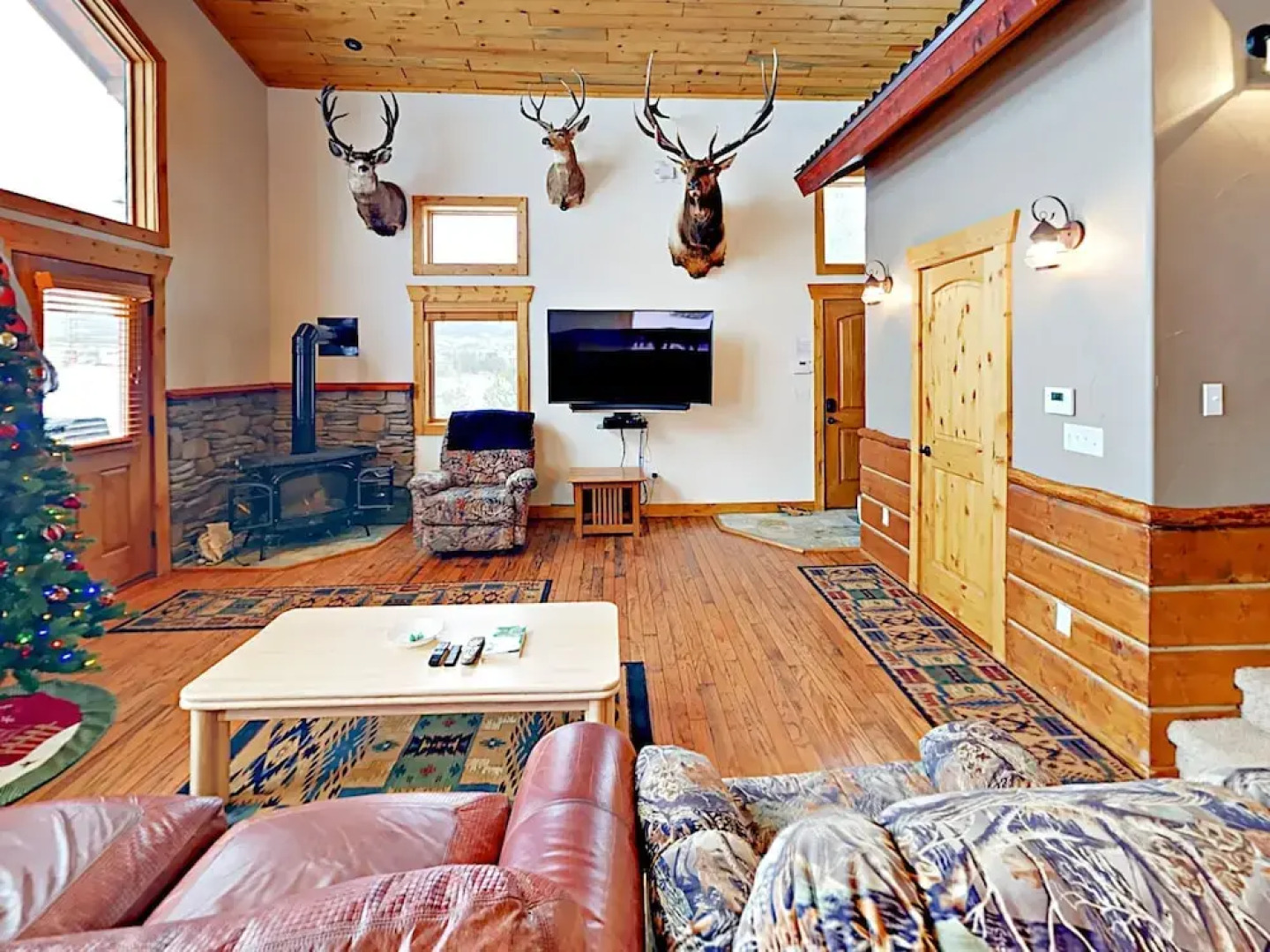 Stylish Mountain Home 4 Bedrooms 3.5 Bathrooms Home