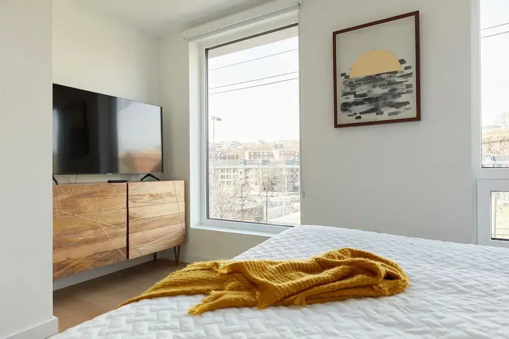 Stylish 2 BR w Roof Deck Access - Mins to NYC