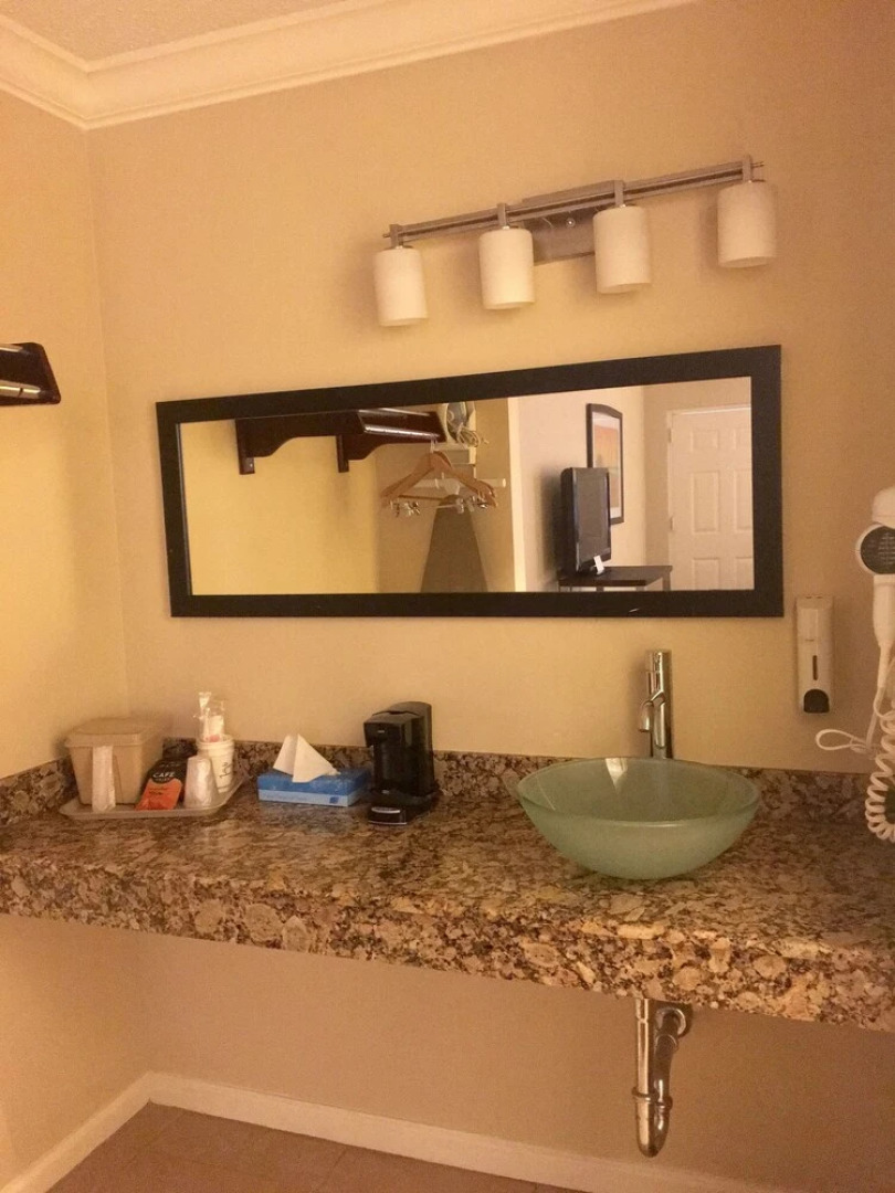 Econo Lodge Inn & Suites Fort Lauderdale North