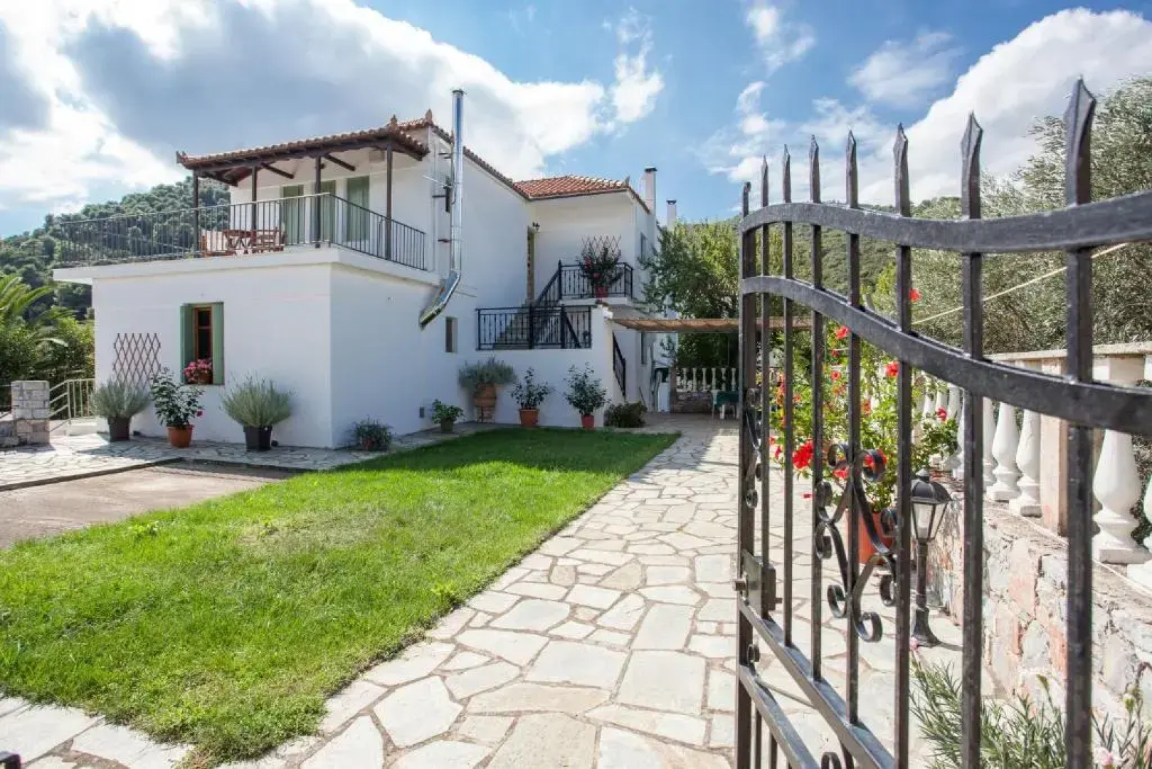 Smaragdi Rooms and Studios
