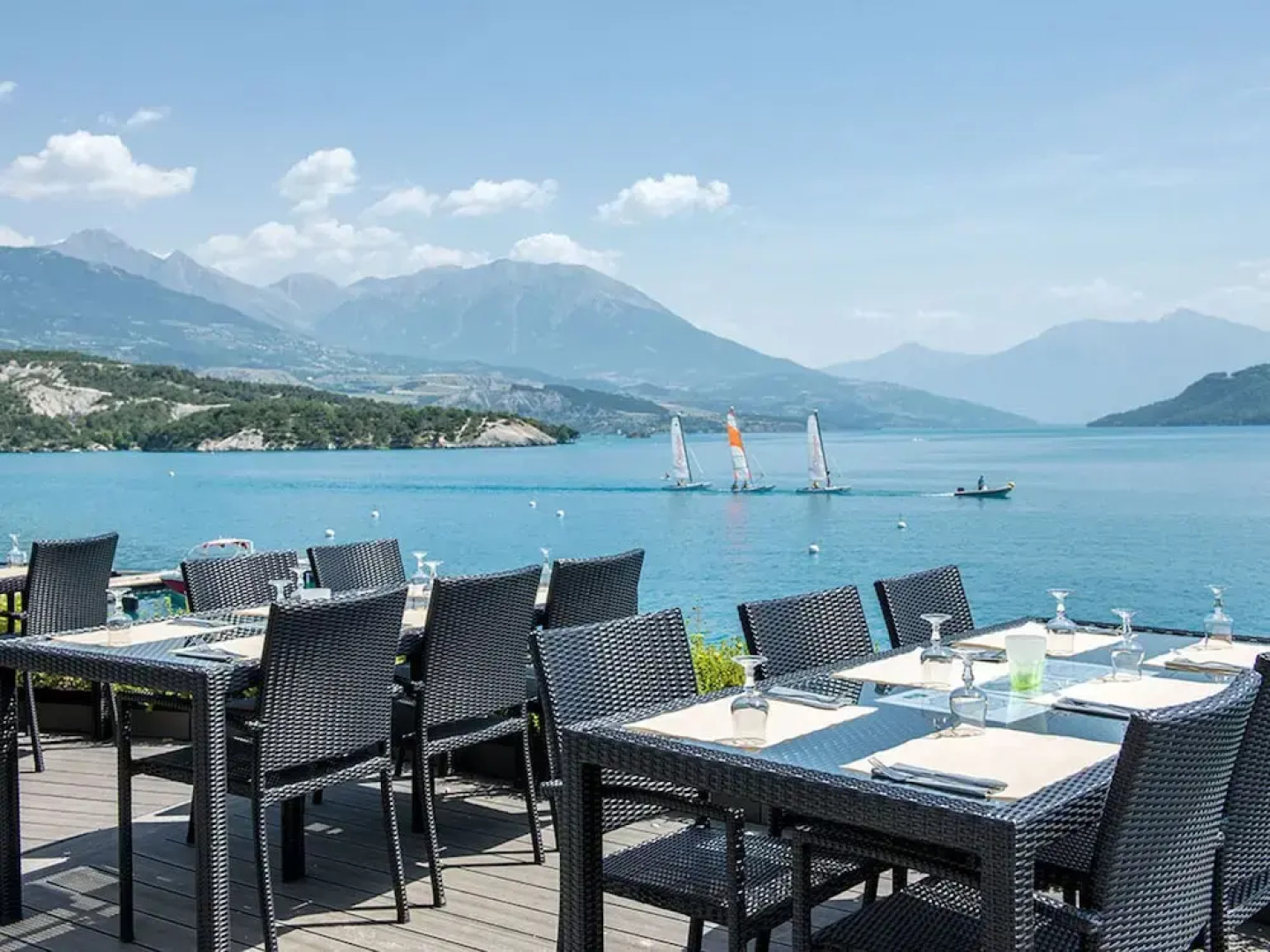 Luxury Apartment With a View of the Mountain Lake of Chorges