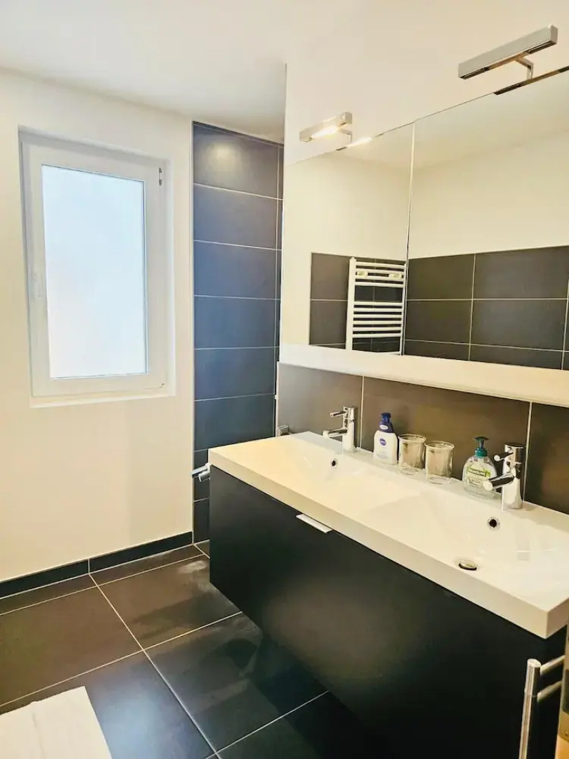 Two bedrooms with parking in Hesperange