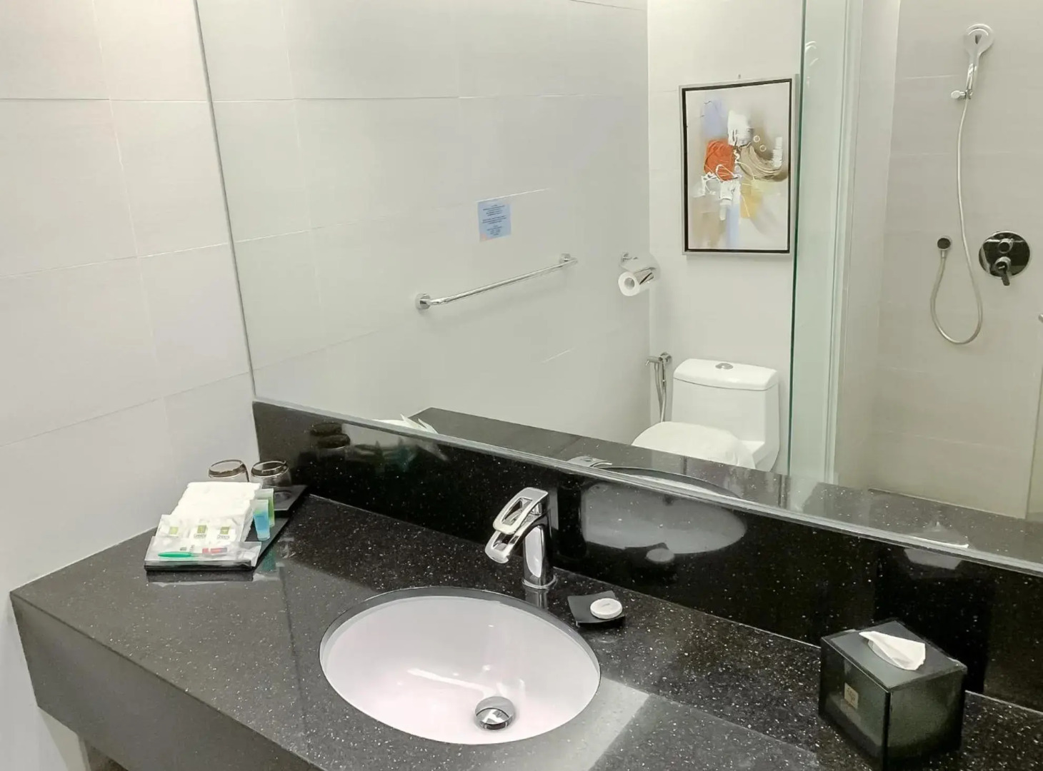 Greens Hotel & Suites