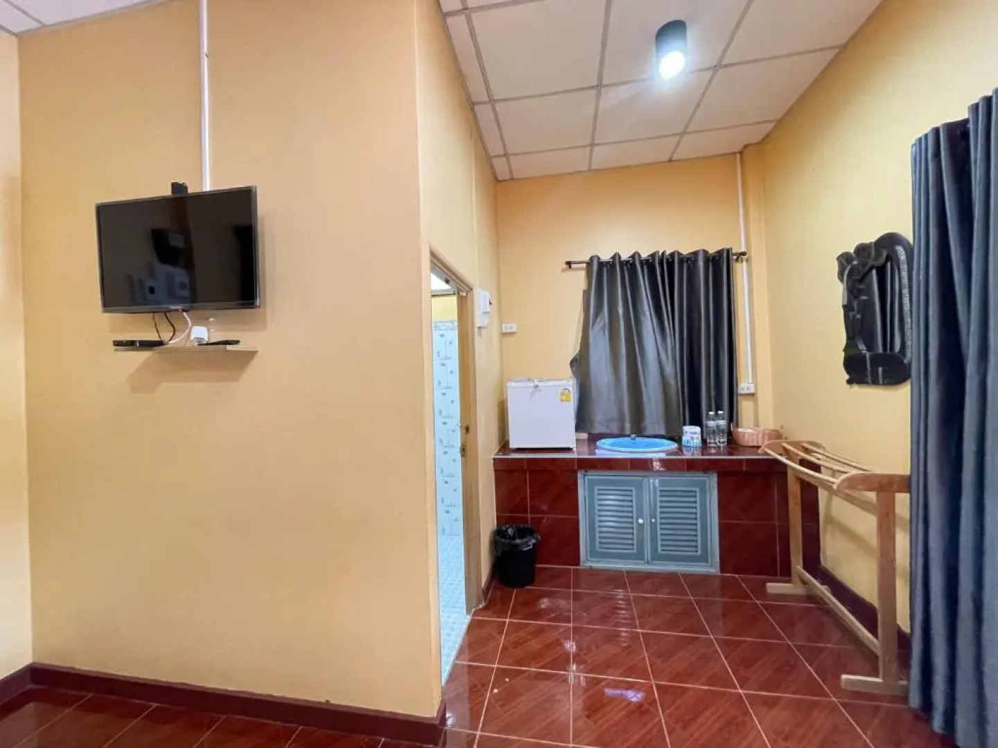 Rain Tree Cafe & Homestay