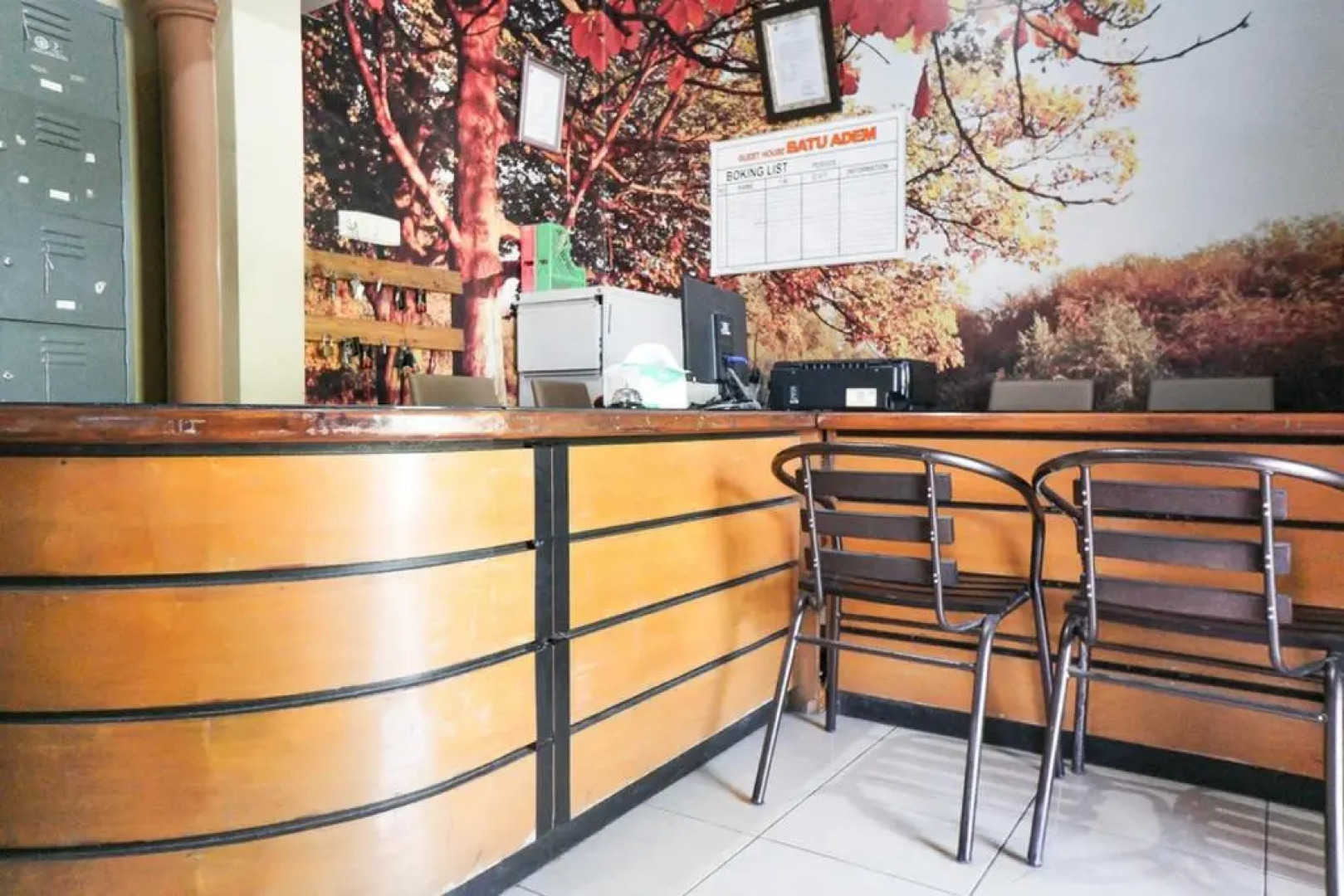 RedDoorz near Alun Alun Batu