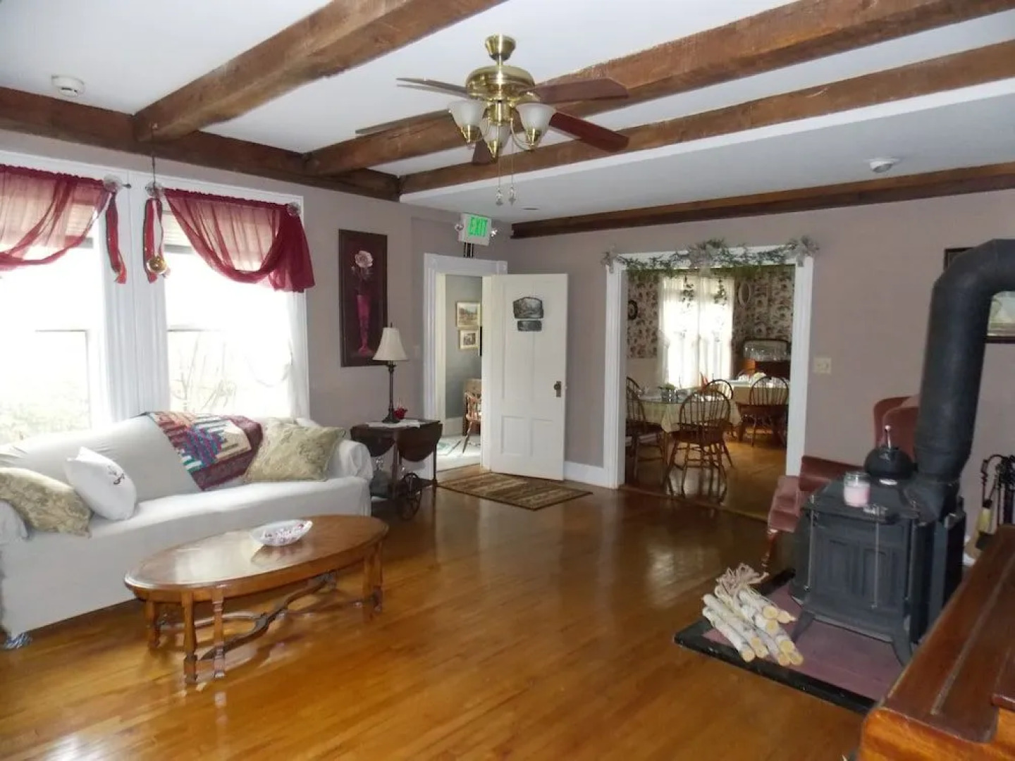 Old Red Inn & Cottages