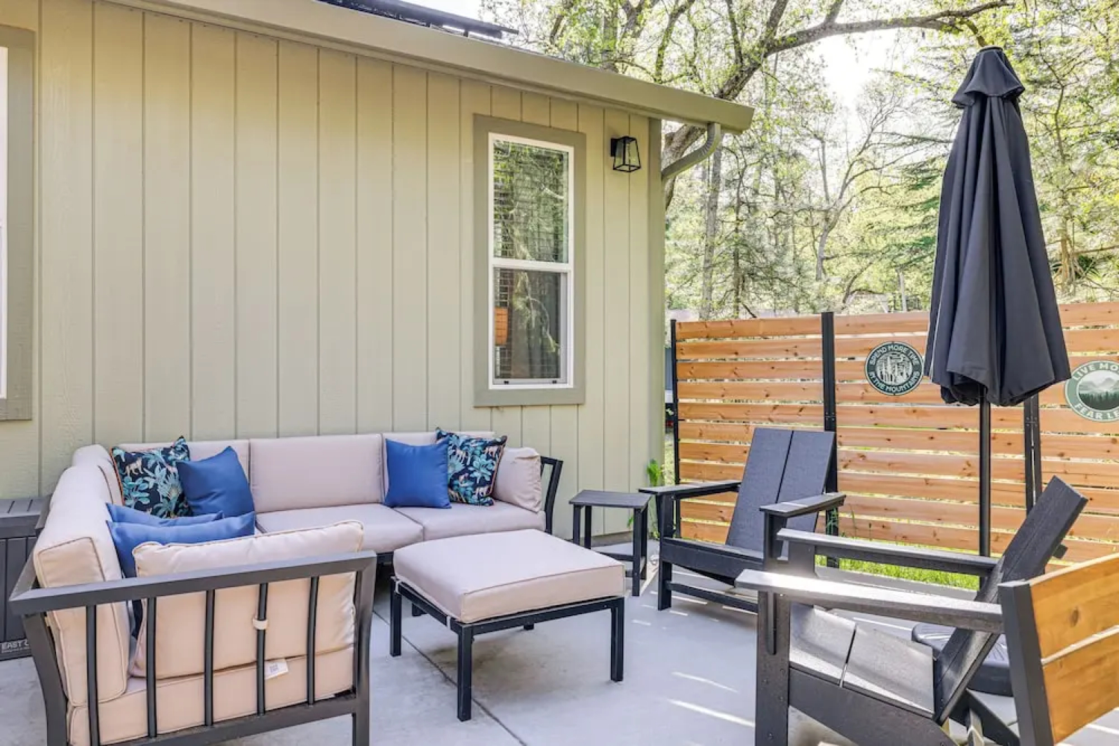 Game Room & Patio: Picturesque Home in Sonora