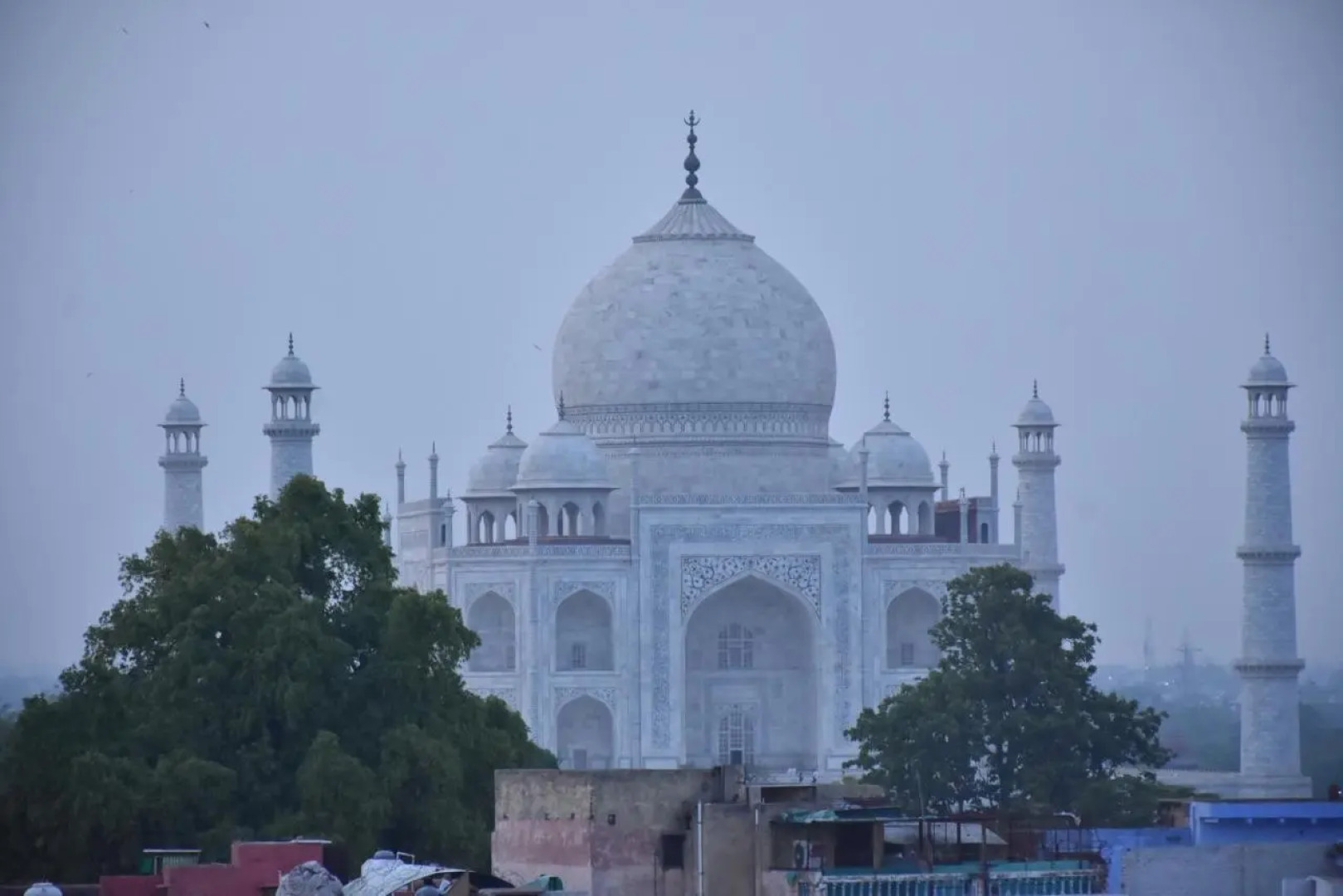 Lucky Restaurant And Guest House
