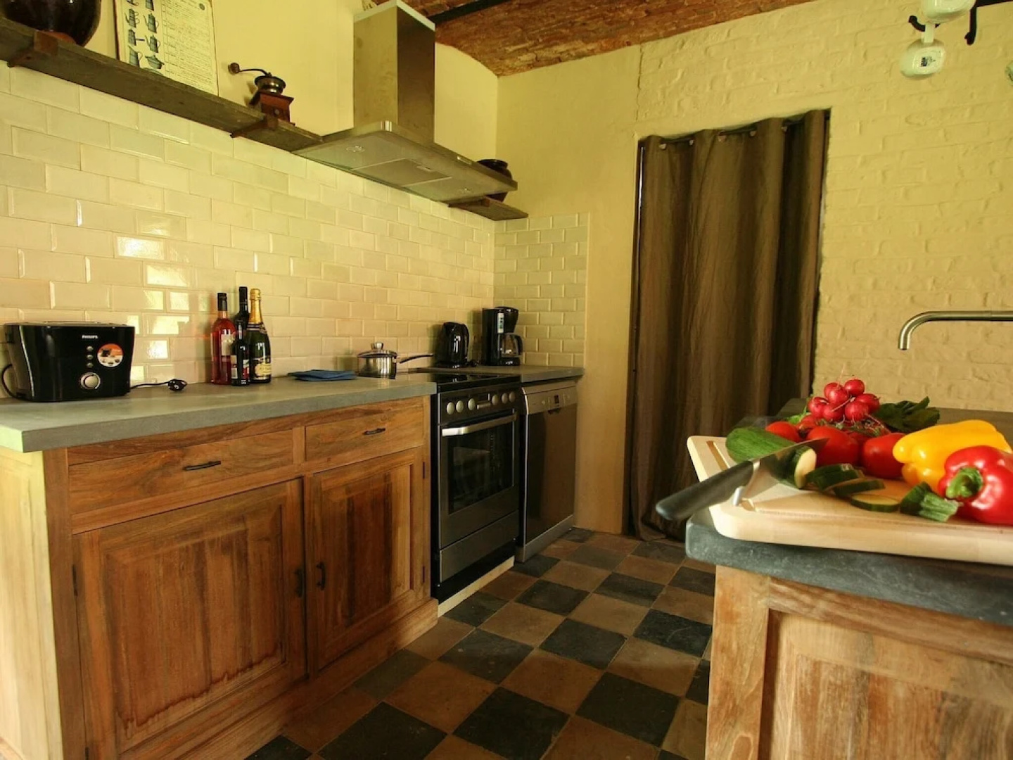 beautifull renovated farmhouse with traditional elements and a big garden