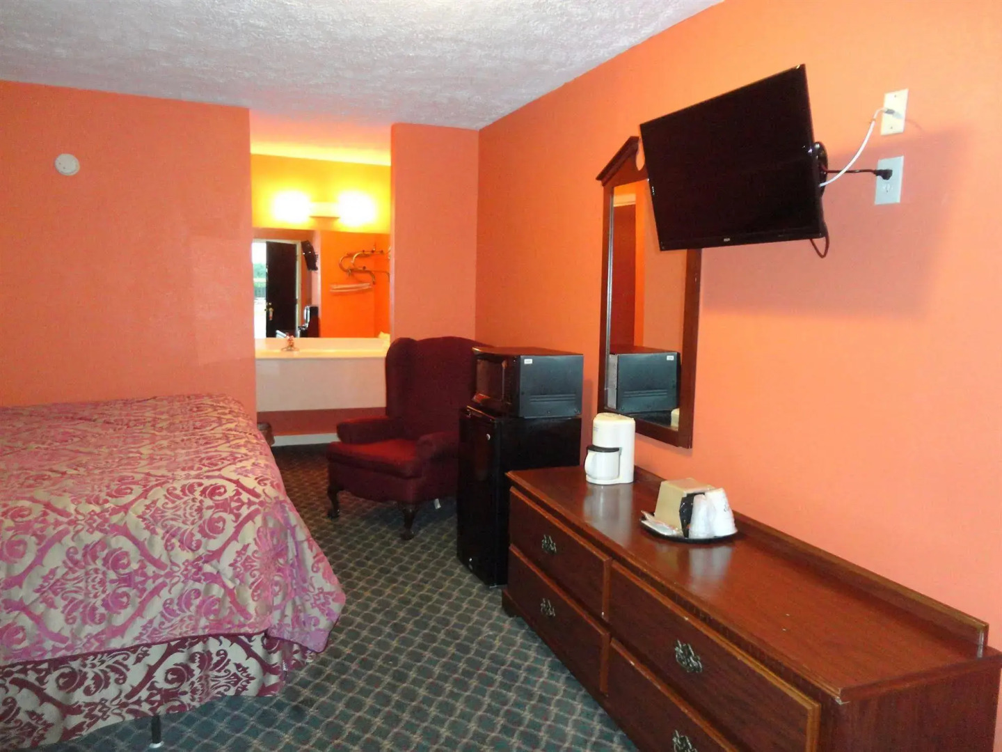 Royal Inn and Suites