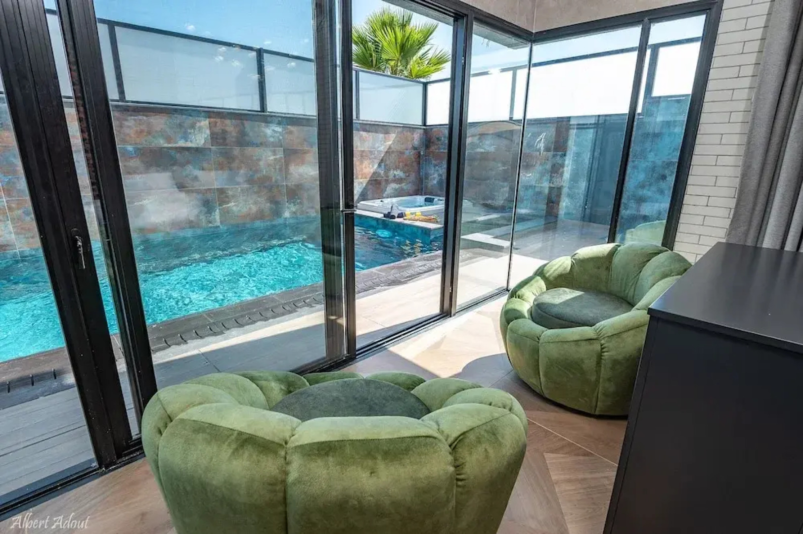 Naomi Boutique Suites