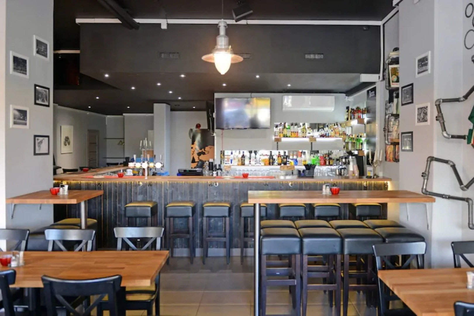 Spoton Hostel & Sportsbar