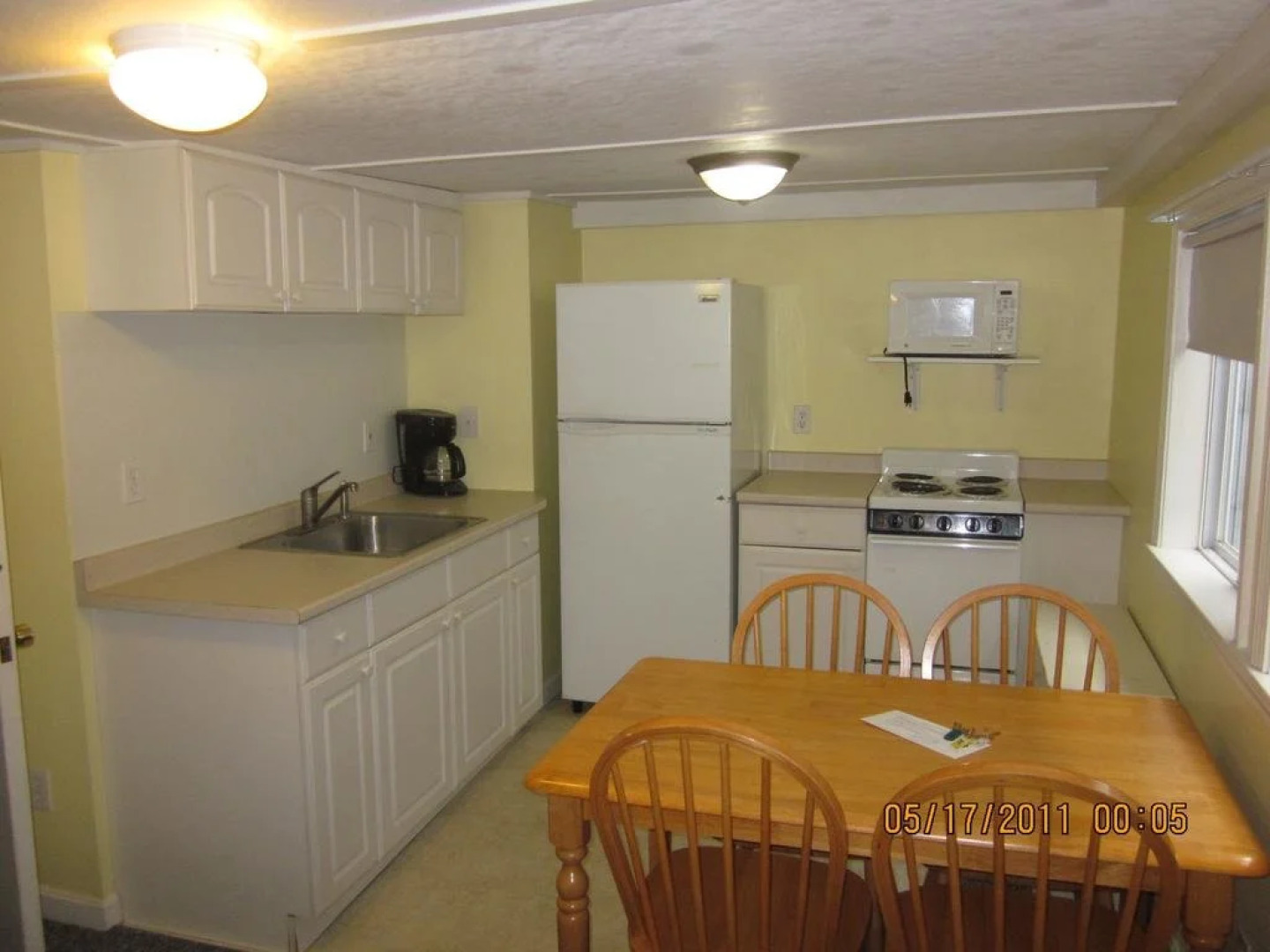 Colonial Motel Suites