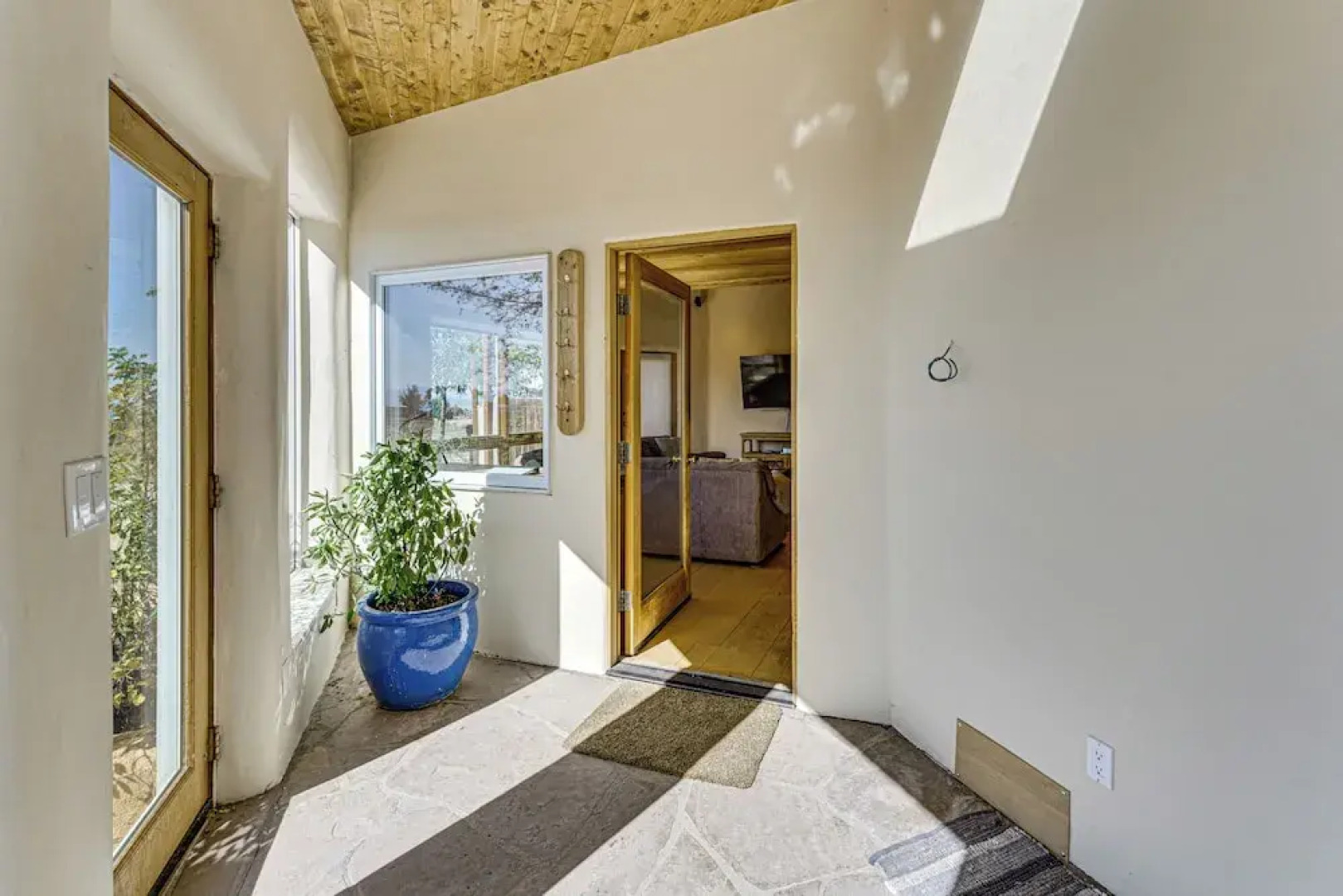 10 Mi to Taos Ski Valley: Mtn-view Duplex w/ Deck!