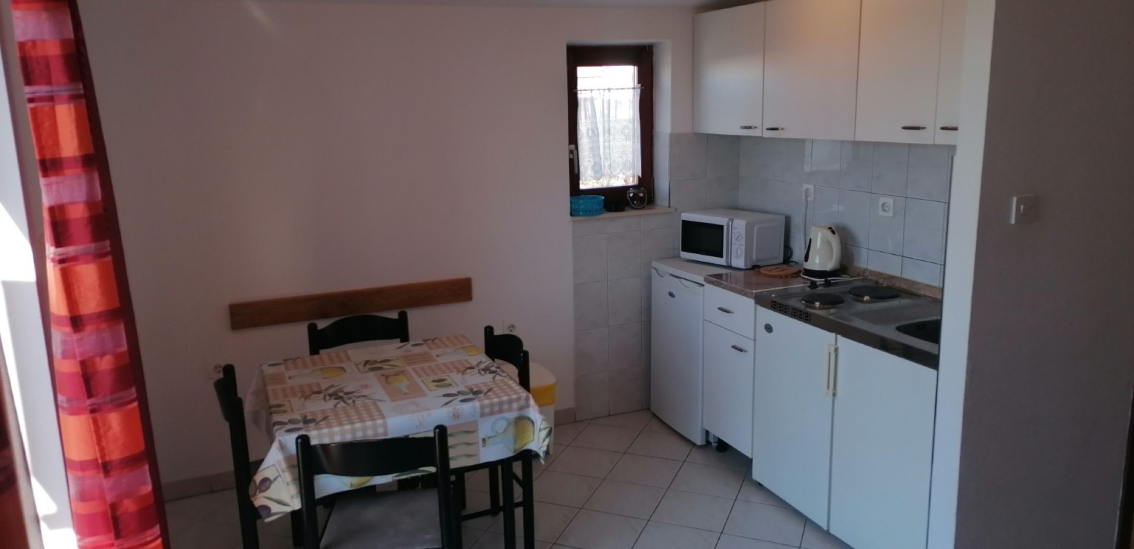 Apartment Damir - on the sea side : A3 Tribunj, Riviera Sibenik