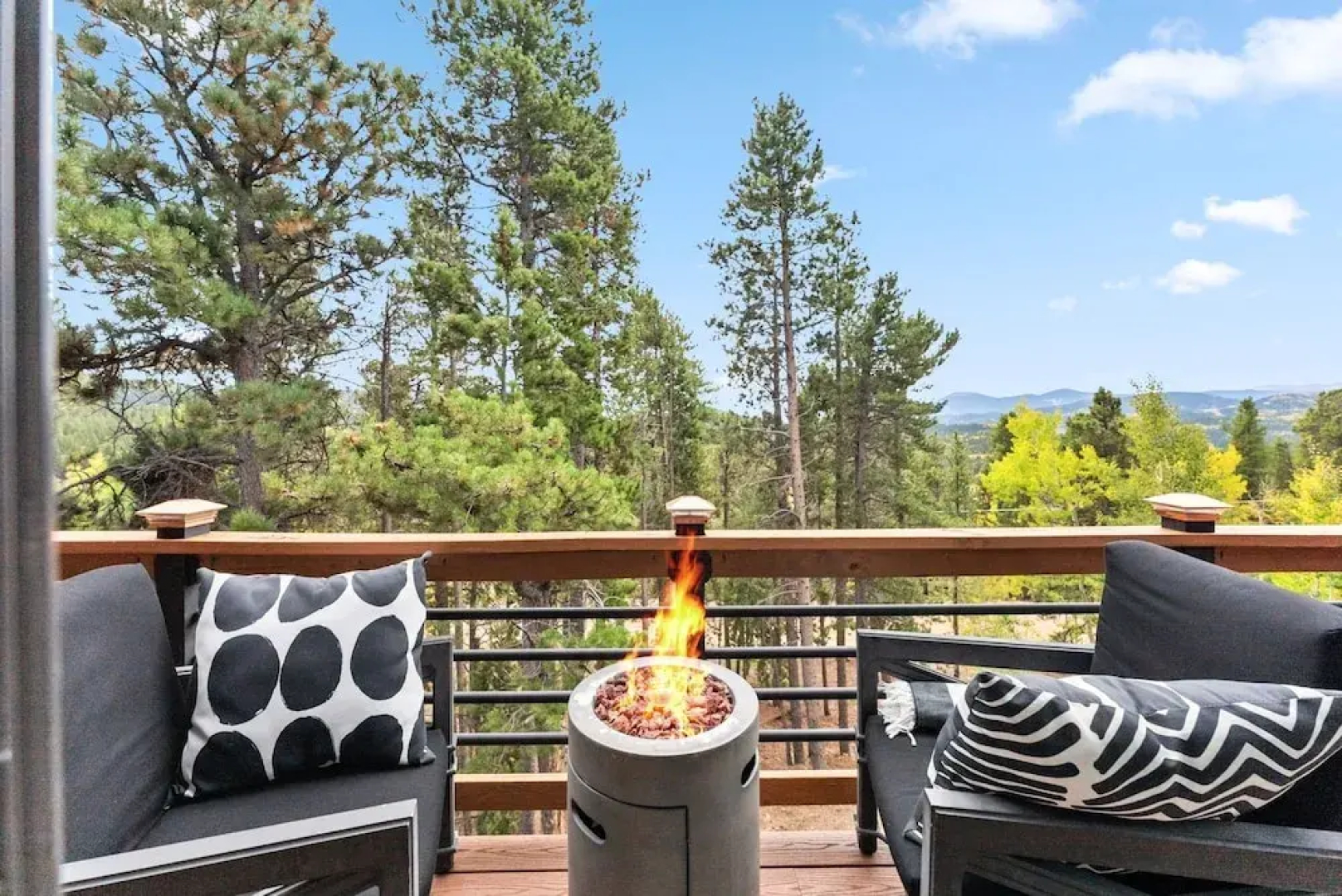 Treehouse 1br With Hot Tub 1 Bedroom Home by RedAwning