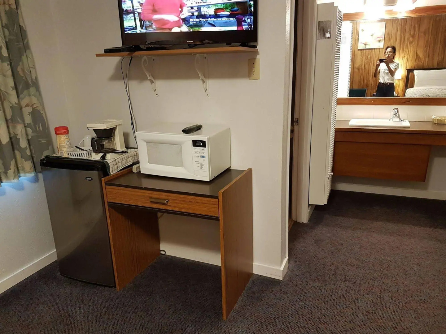 Econo Lodge Inn & Suites