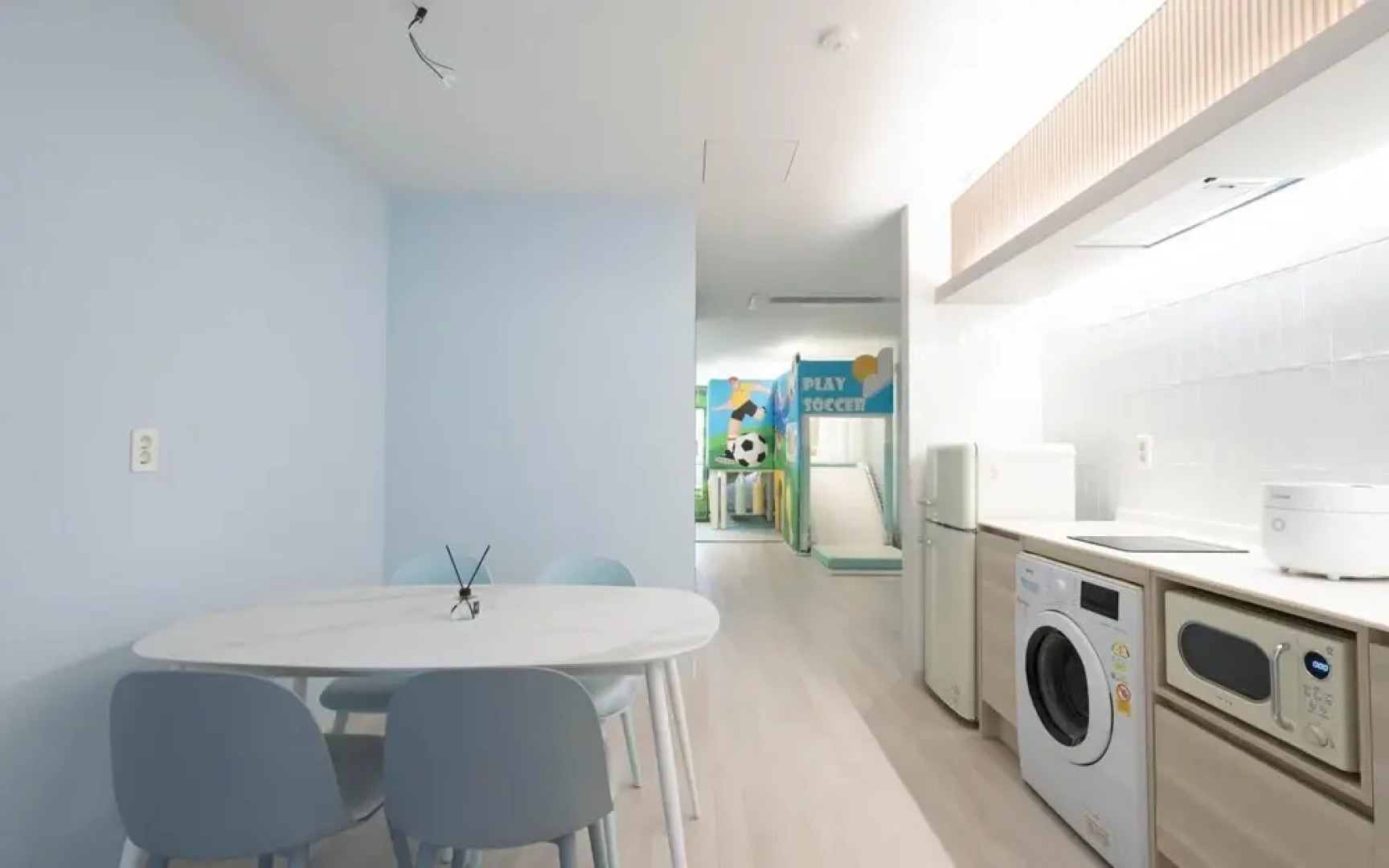 Gimhae Den Bastar Theme Kids Hotel