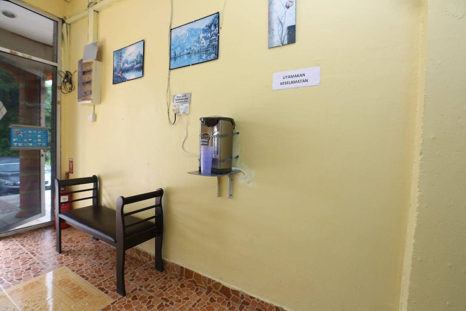 OYO 89819 Raz Hotel Kelulut