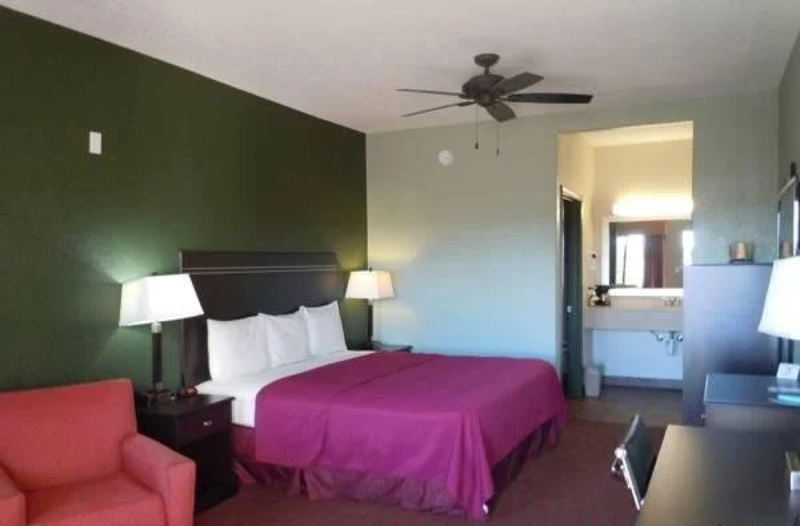 Stockdale Inn & Suites