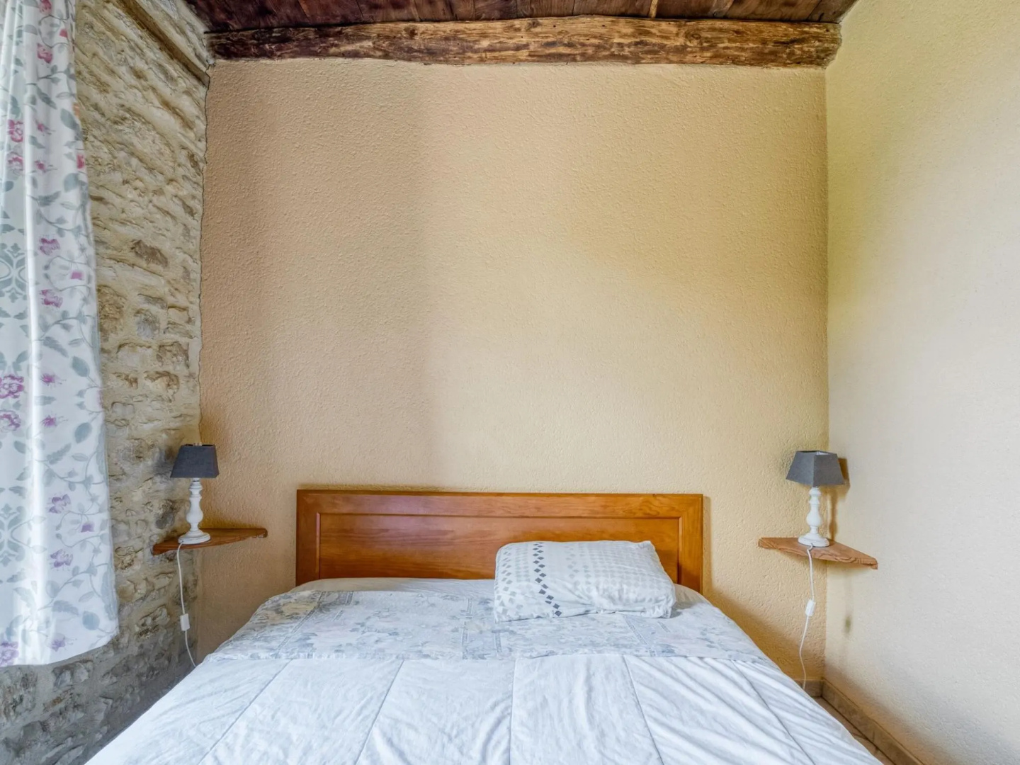 Garden-View Holiday Home in Dégagnac with Jacuzzi