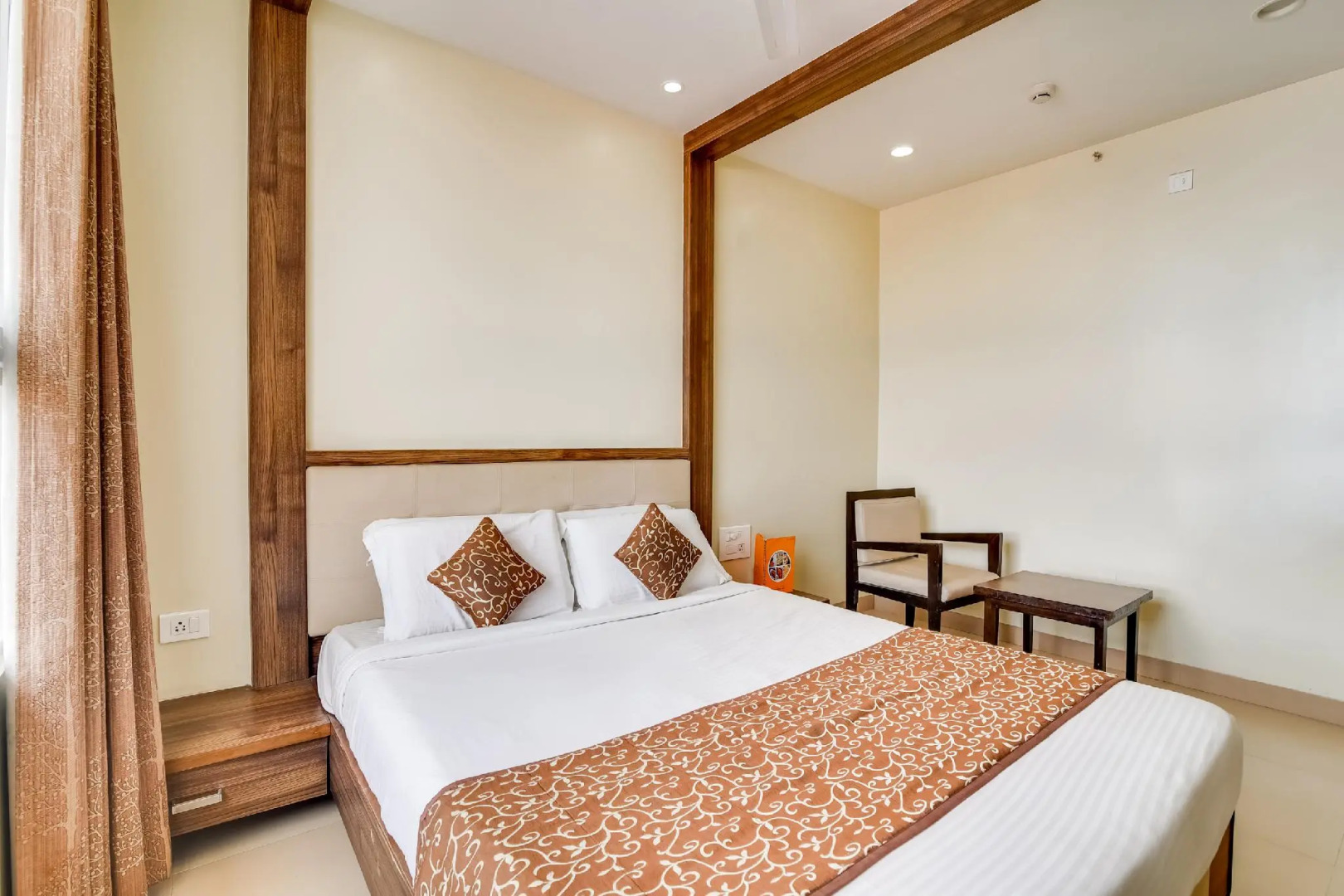 Palette - Sign Regency Hotel