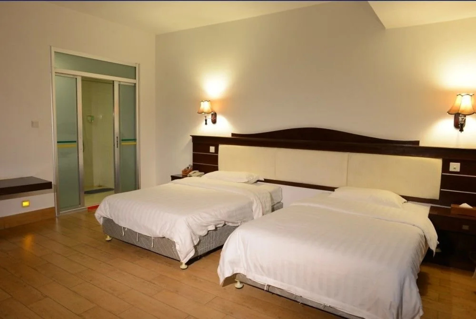 Salt Water Hot Spring Mountain Villa