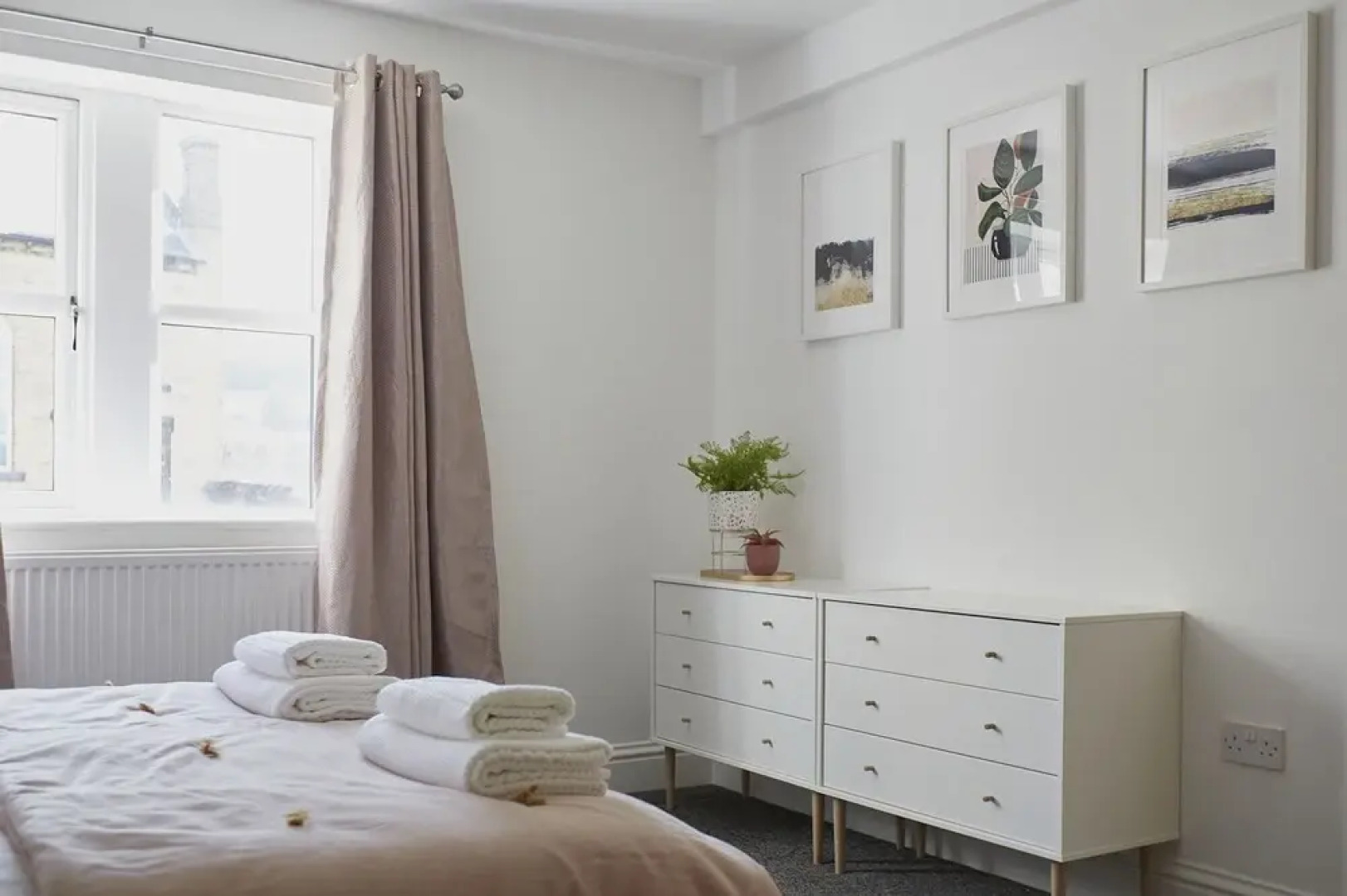 Lister's Nest Halifax Stunning Sleeps 12