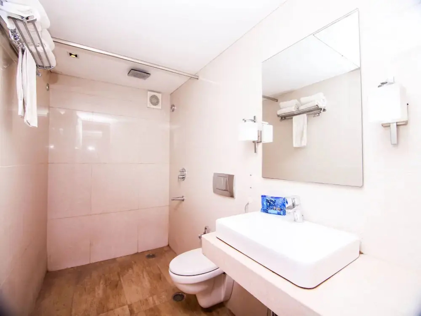 OYO 5561 Hotel Cambean