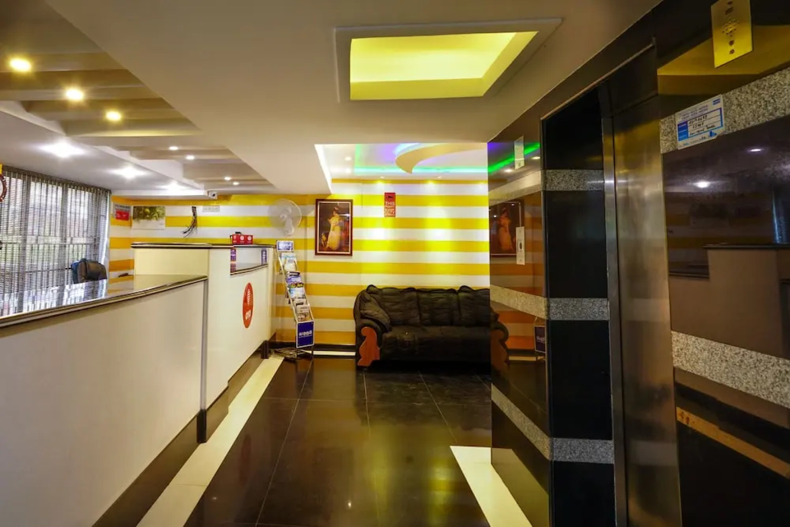 OYO 9932 Hotel Half Moon Residency