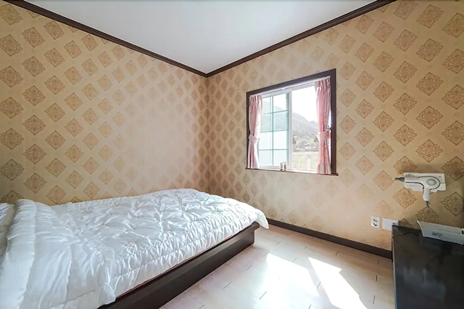 Danyang Wood Scented Pension