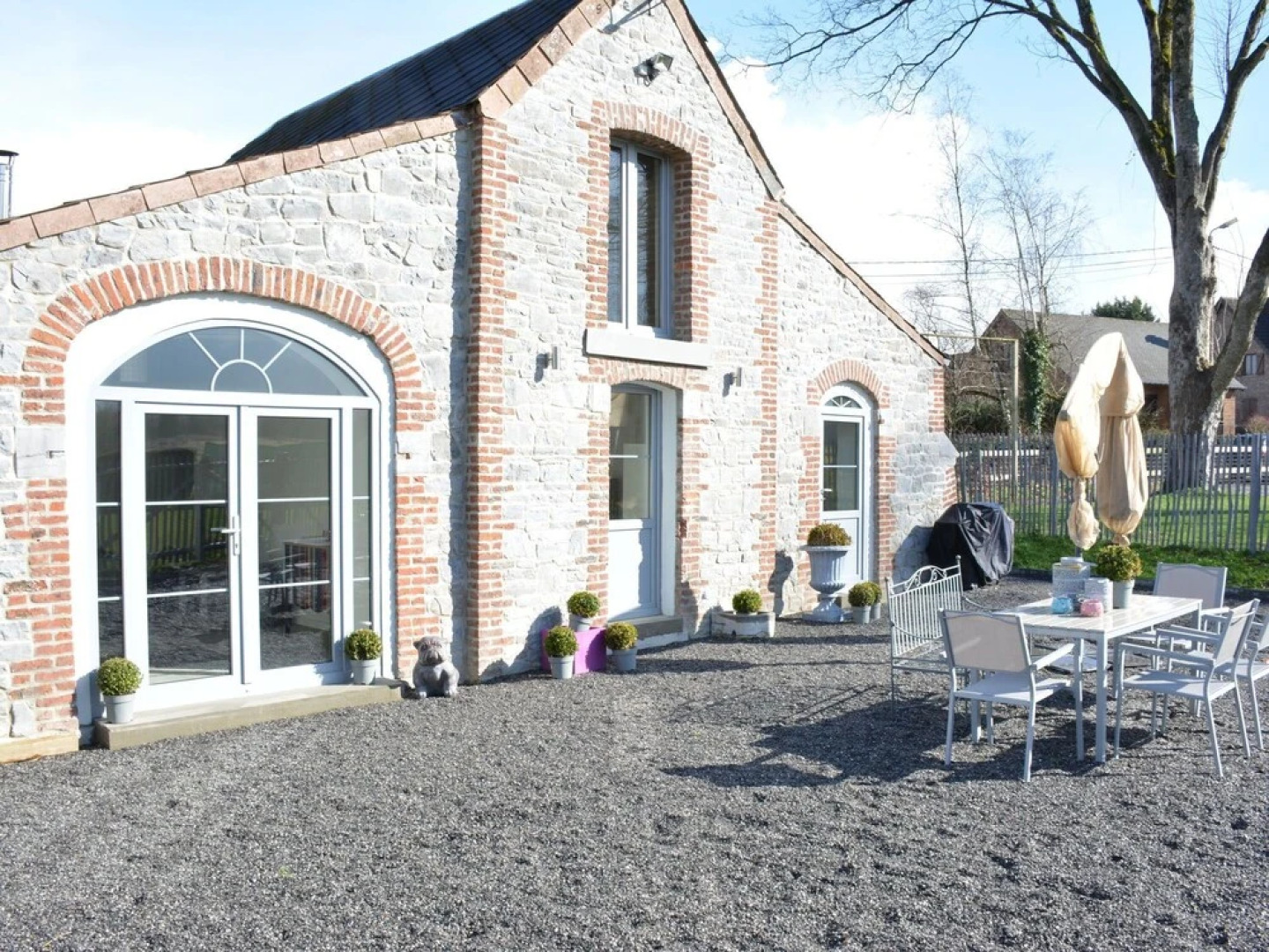 Wonderfully Furnished Cottage, Very Comfortable, Small Village Near Namur